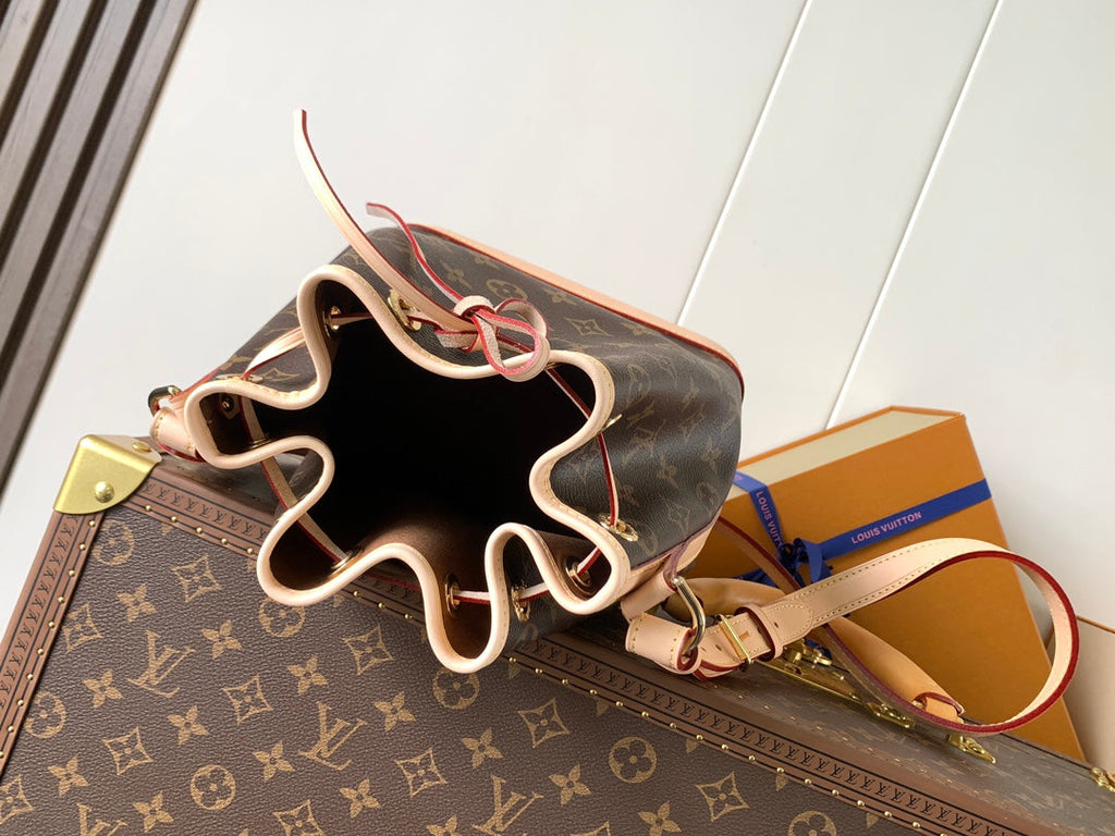 LV Noé Bucket Bag