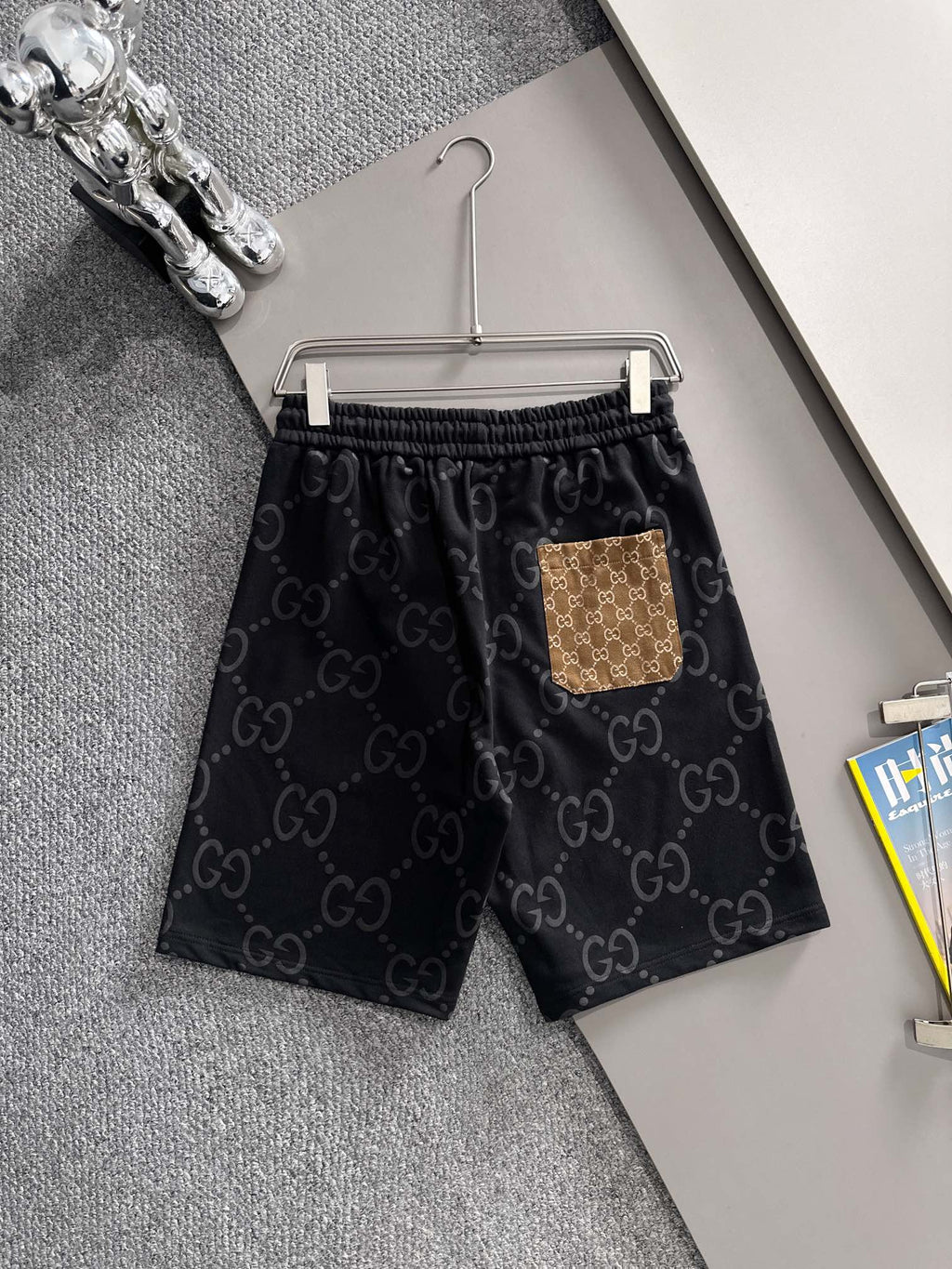 Gucci shorts with back patch pocked