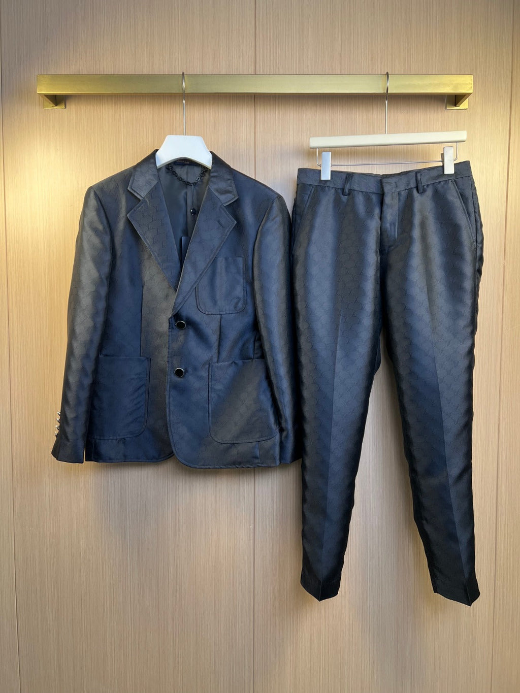 LV Suit