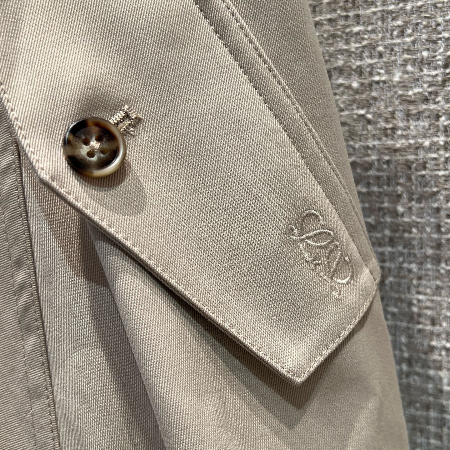 Lowe Mid Skirt W/Tulip Shape Cut