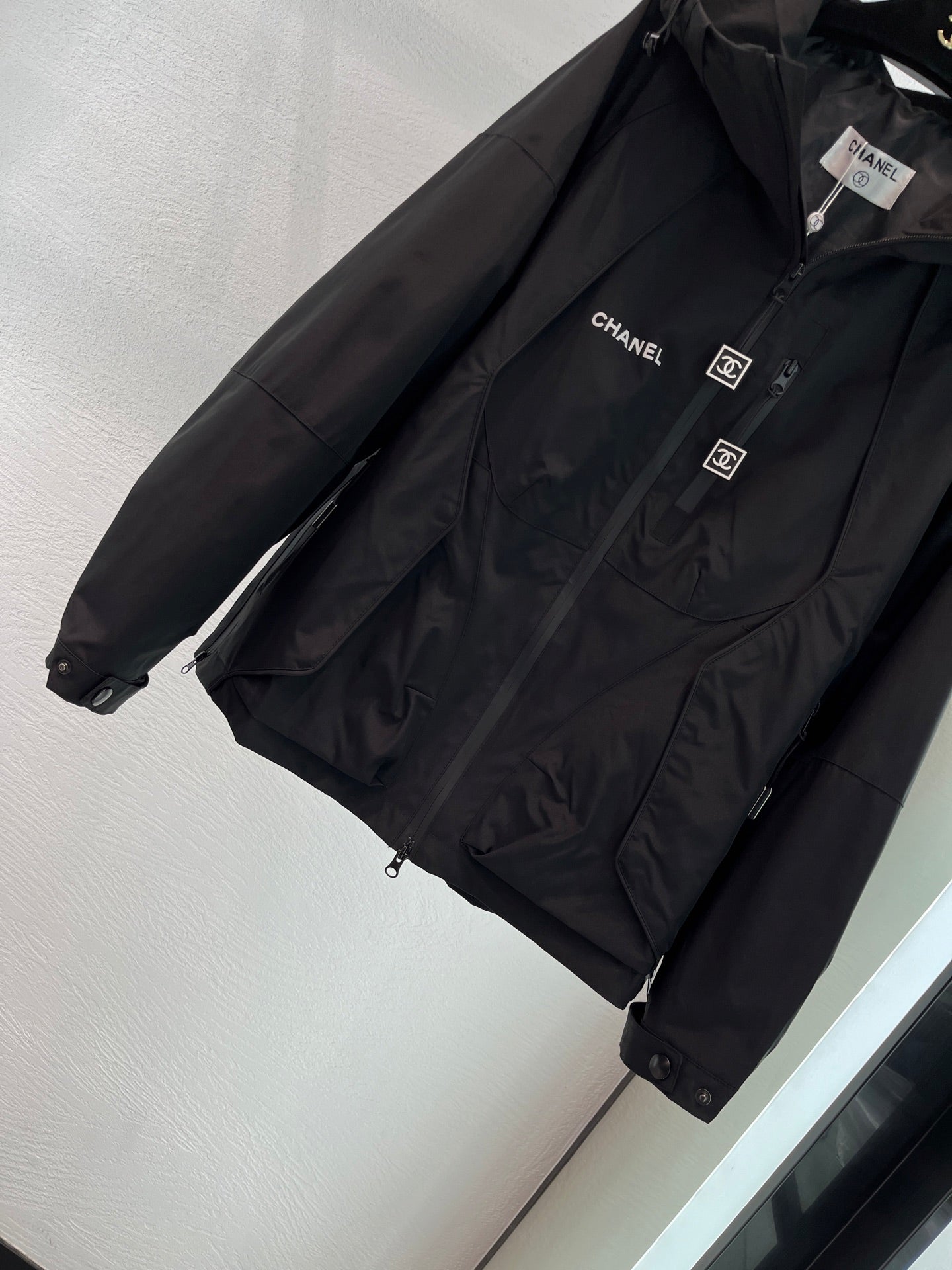 Women's Chan* Windbreaker Jacket