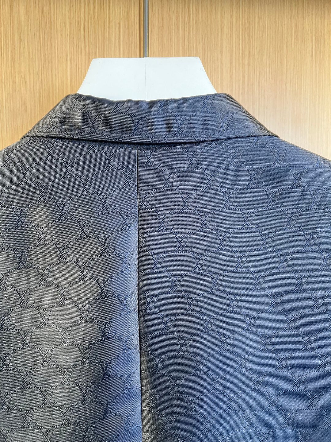 LV Suit