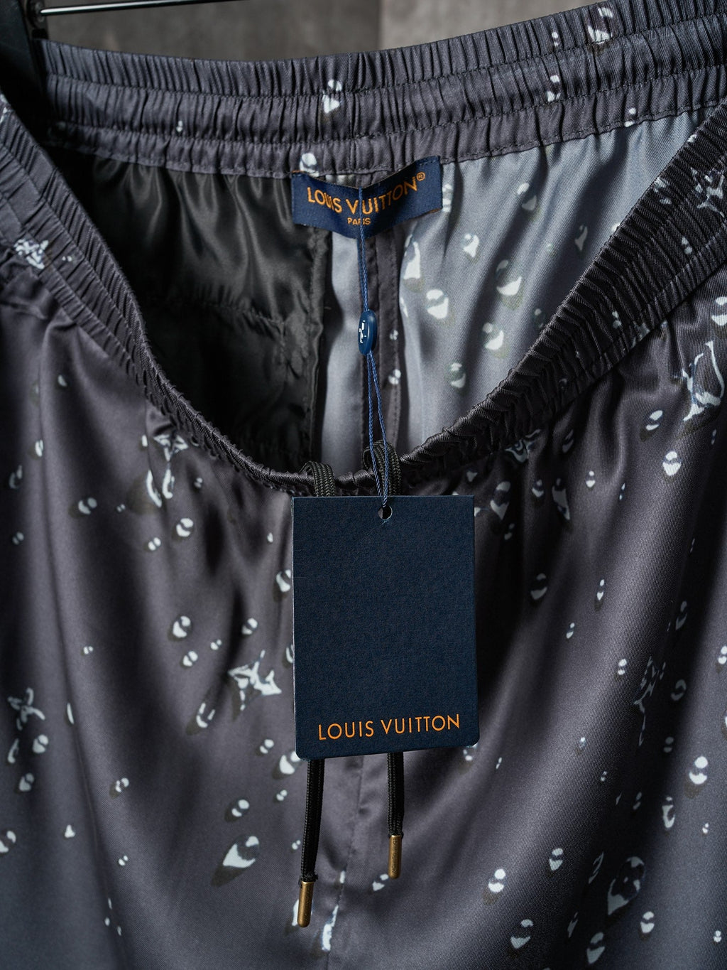 LV MONOGRAM Full-width Raindrop Print Mulberry Silk Shorts