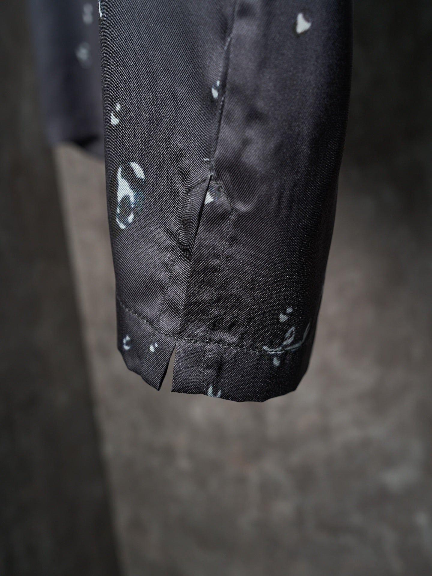 LV MONOGRAM Full-Panel Raindrop Print Mulberry Silk Short-Sleeve Shirt