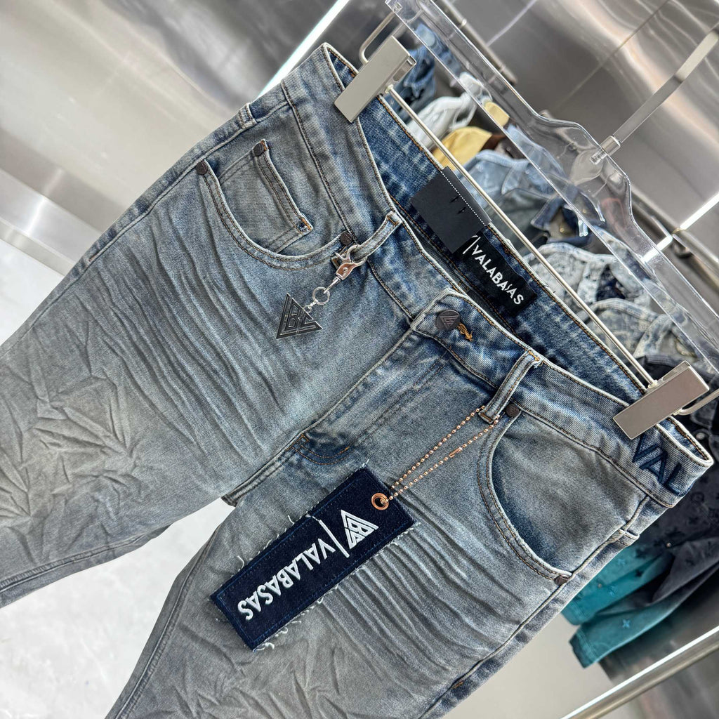 Valabasas Distressed Jeans
