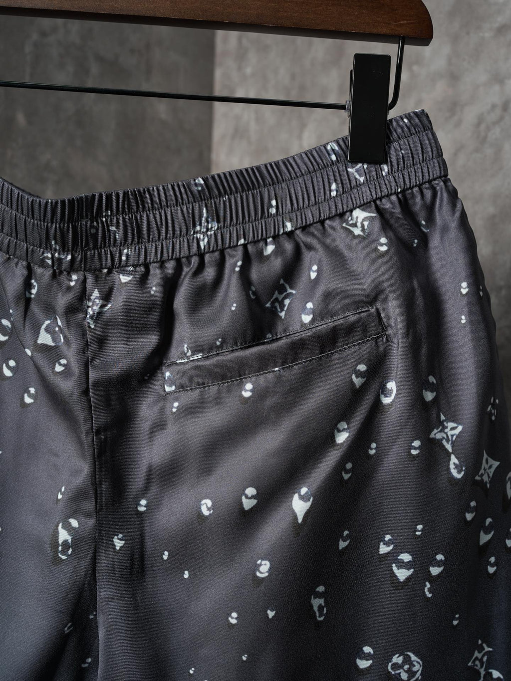 LV MONOGRAM Full-width Raindrop Print Mulberry Silk Shorts