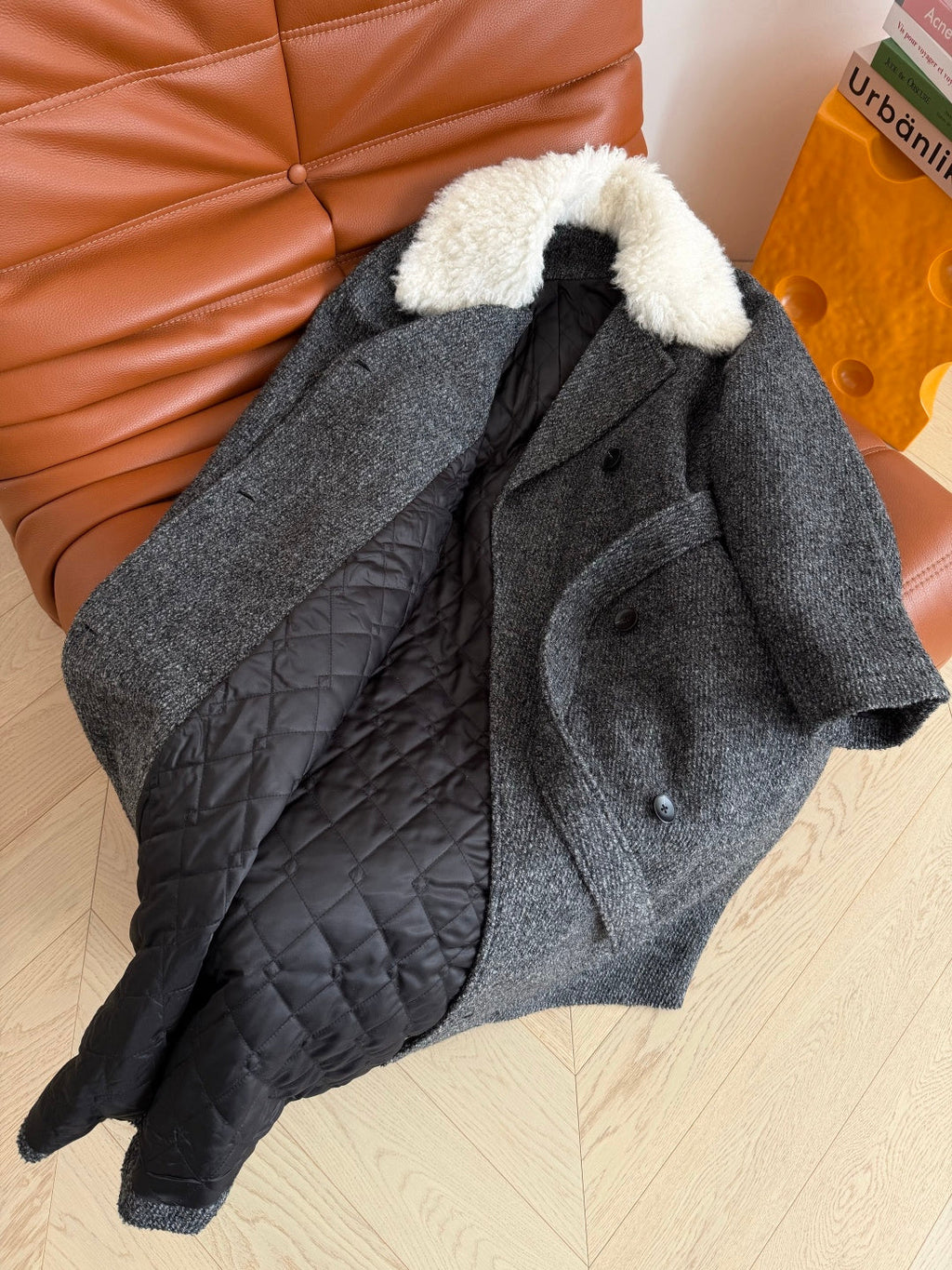 Women's Coat w detachable Fur Collar