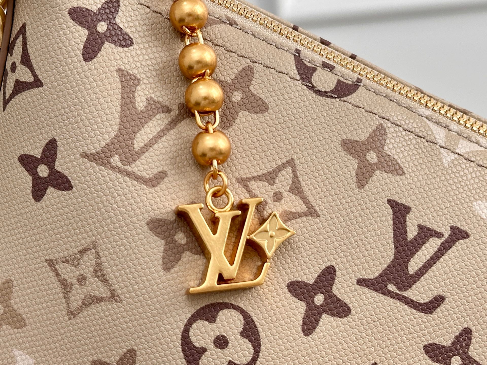 LV Apricot Gradient Handbag