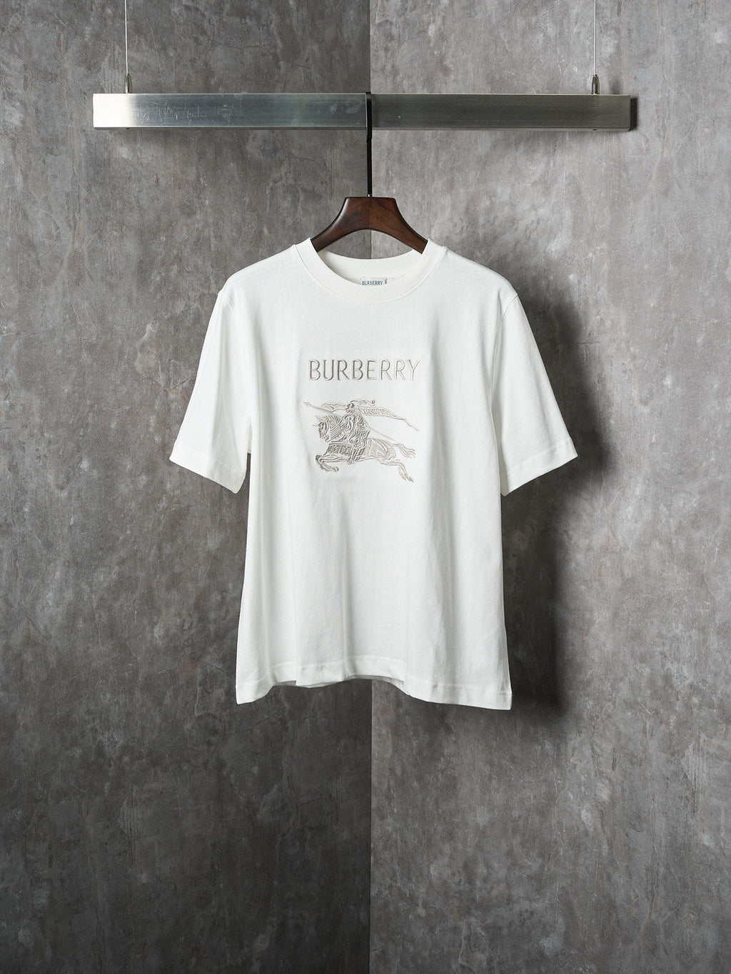 Burberry embroidered T-Shirt