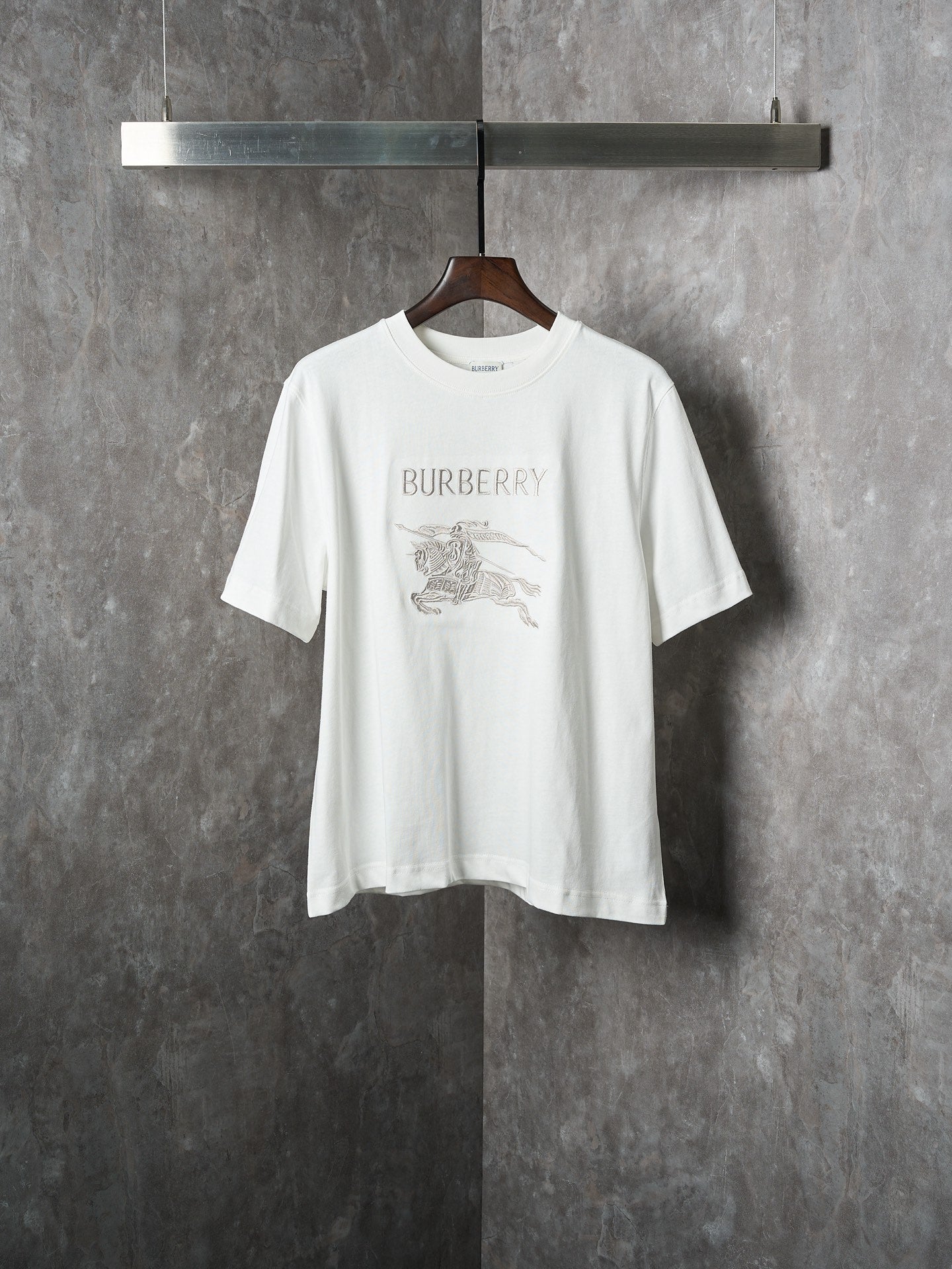 Burberry embroidered T-Shirt