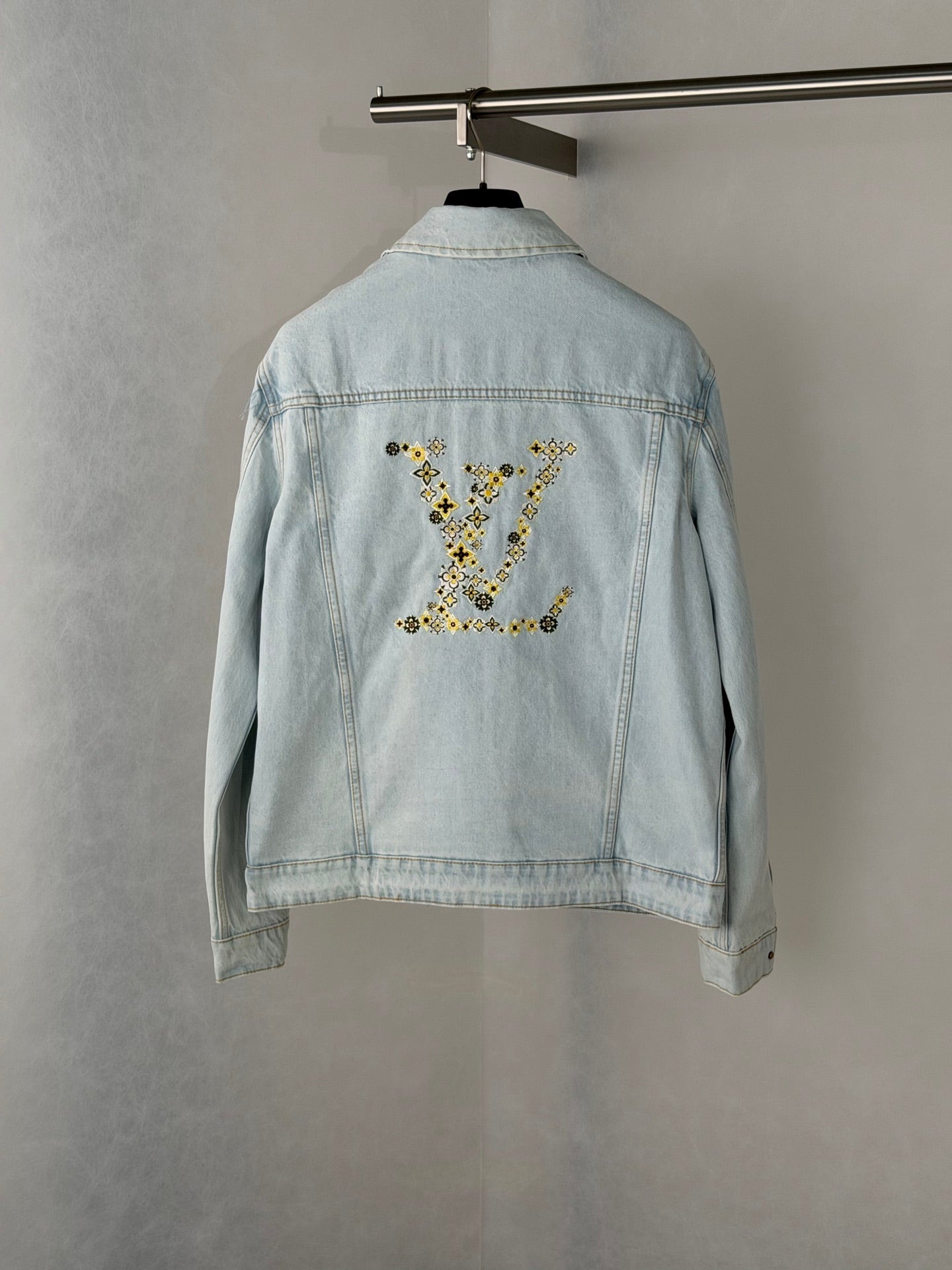 LV Light Wash Floral Embroidery Zipper Denim Jacket