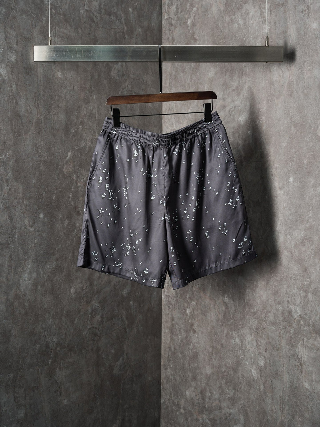 LV MONOGRAM Full-width Raindrop Print Mulberry Silk Shorts