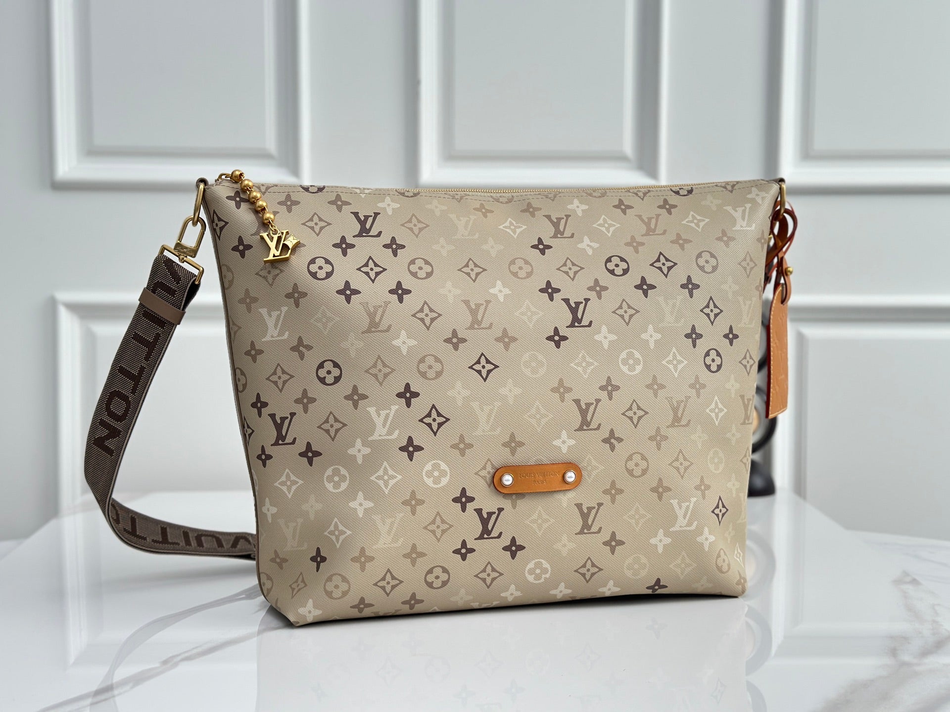 LV Apricot Gradient Handbag