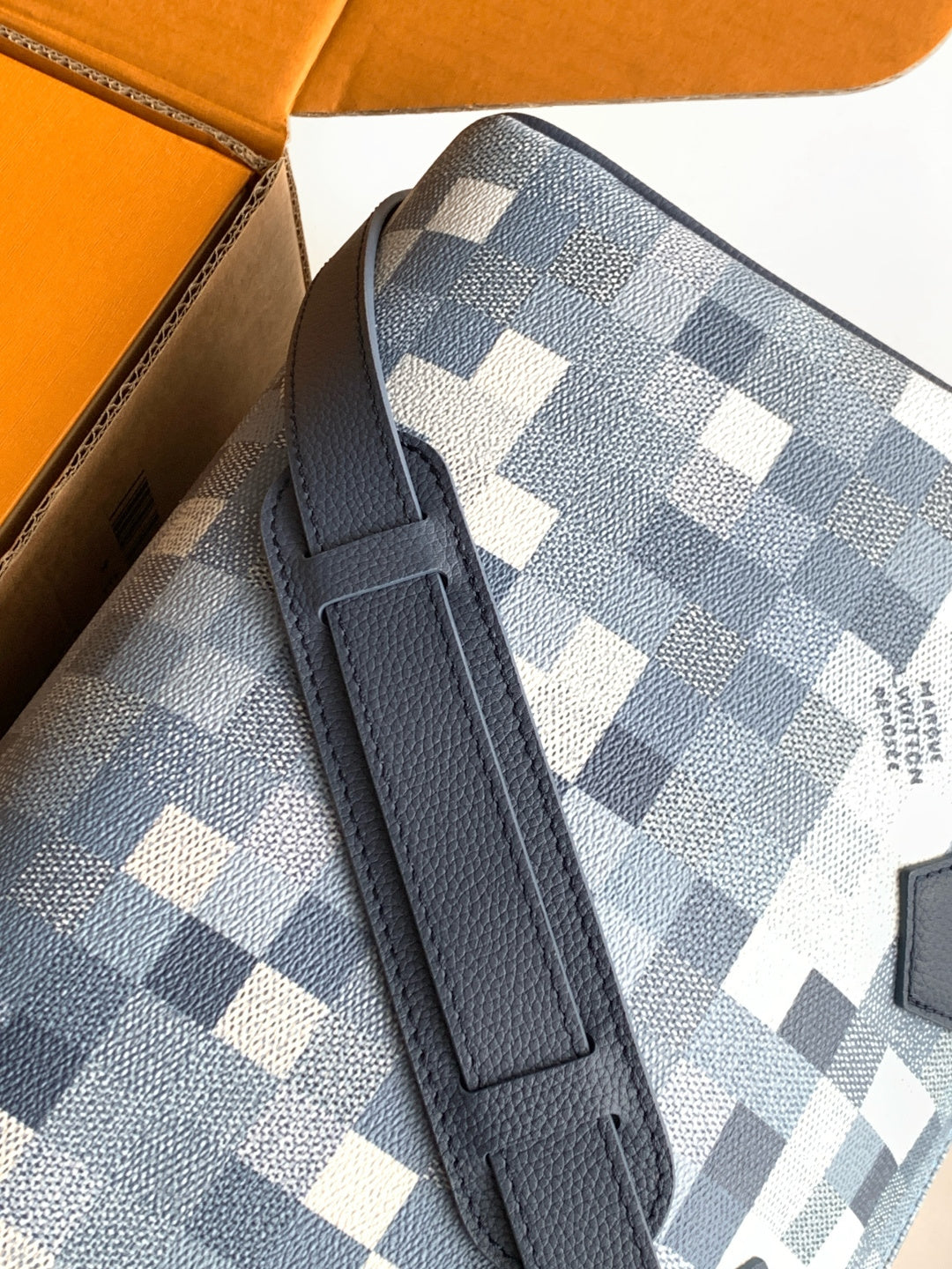 LV 30 Handbag