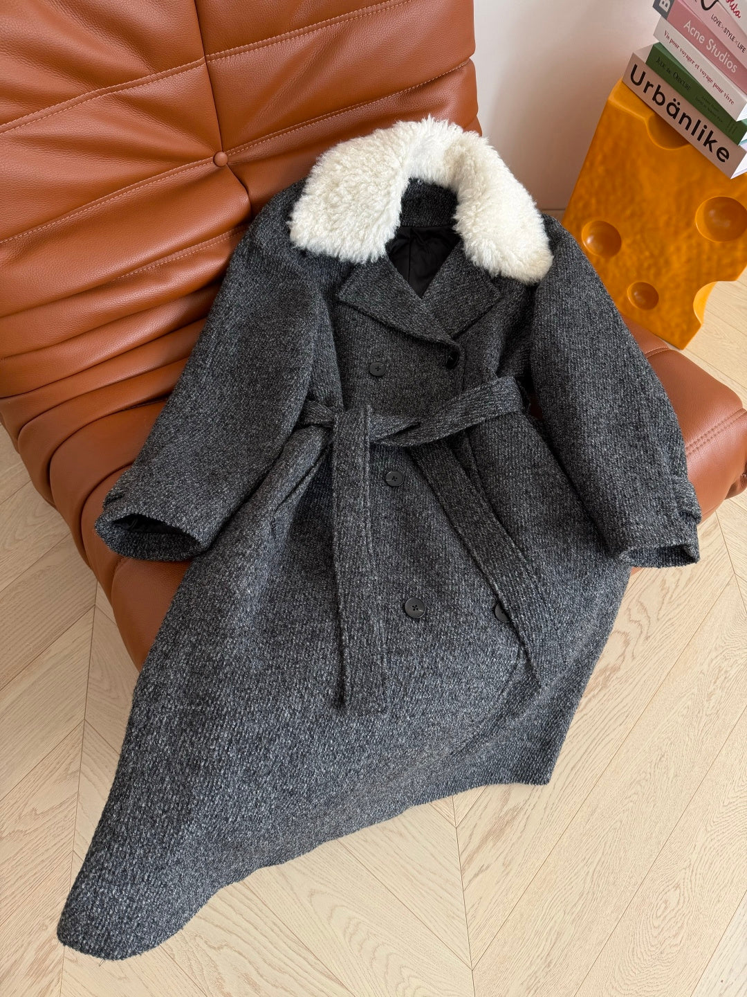 Women's Coat w detachable Fur Collar