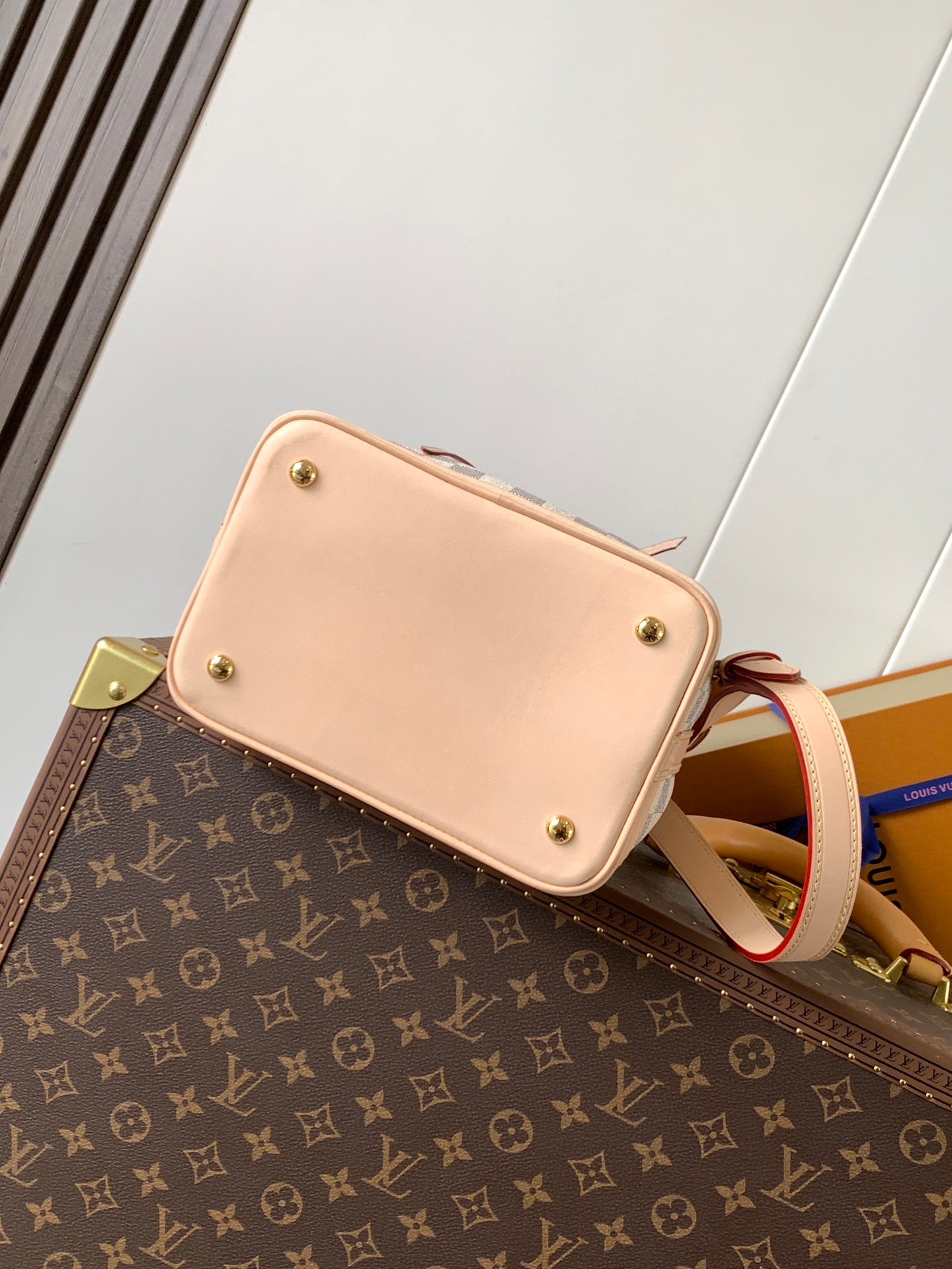 LV Noé Bucket Bag