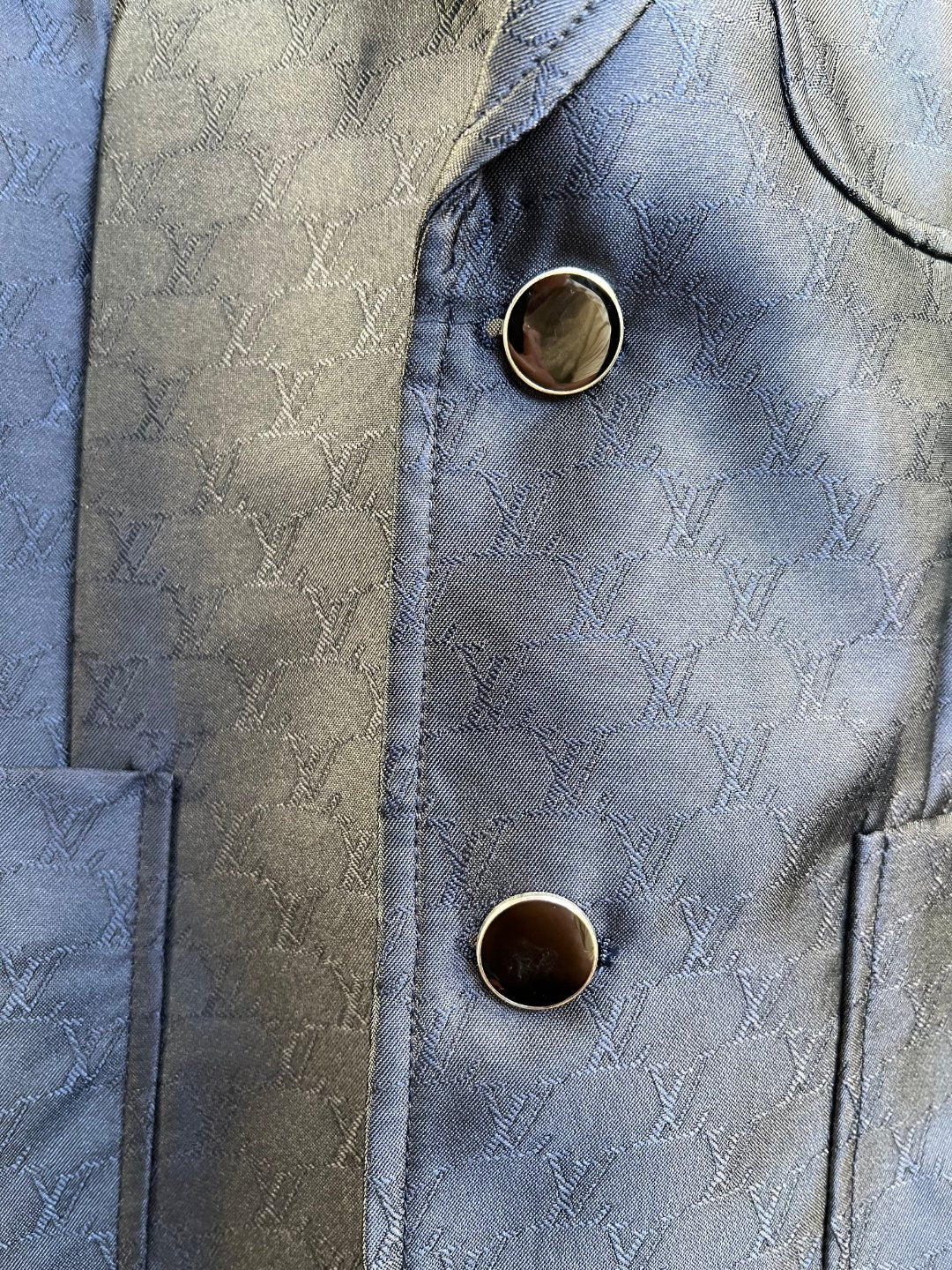 LV Suit
