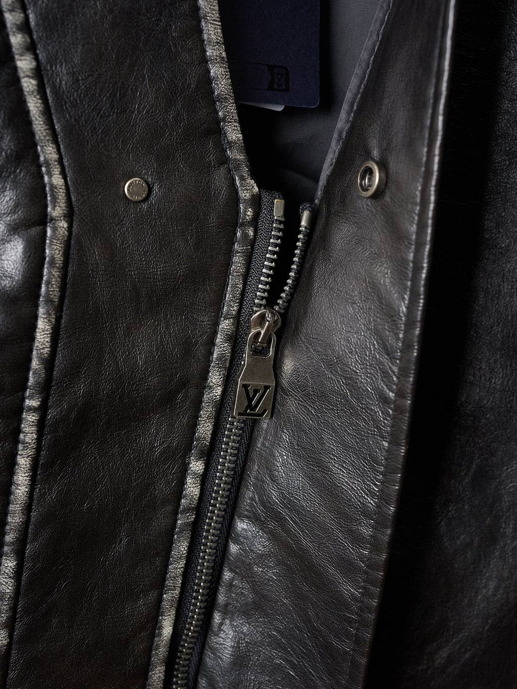 LV/Louis Vuitton Four-Corner V-Neck Diagonal Zipper Distressed Leather Jacket