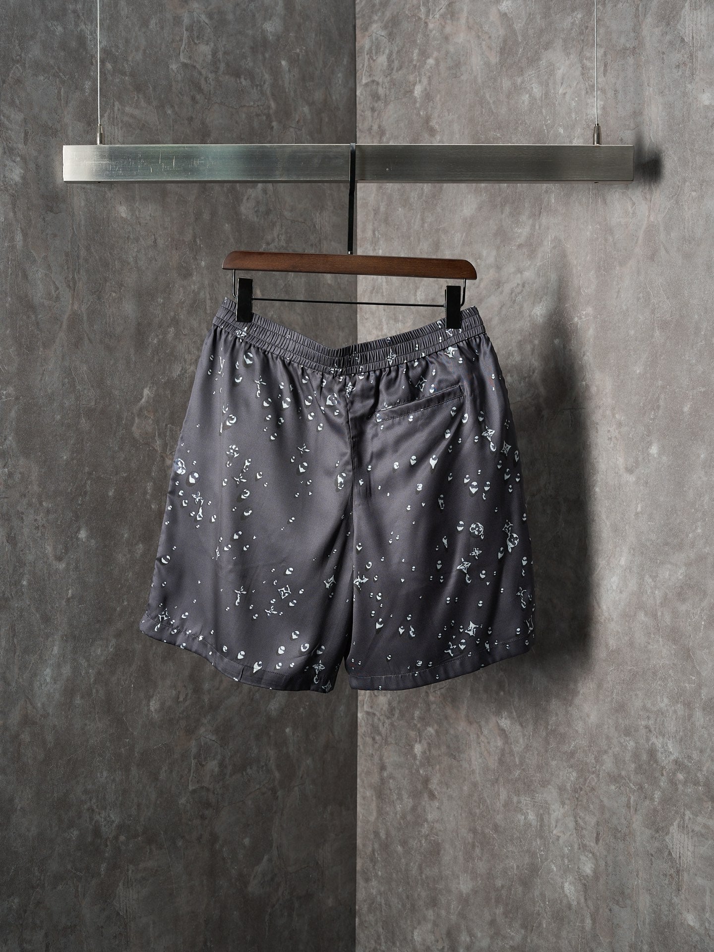 LV MONOGRAM Full-width Raindrop Print Mulberry Silk Shorts