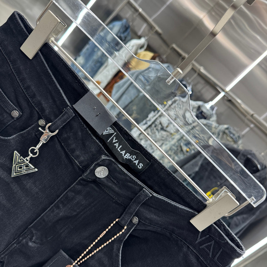 Valabasas Distressed Jeans