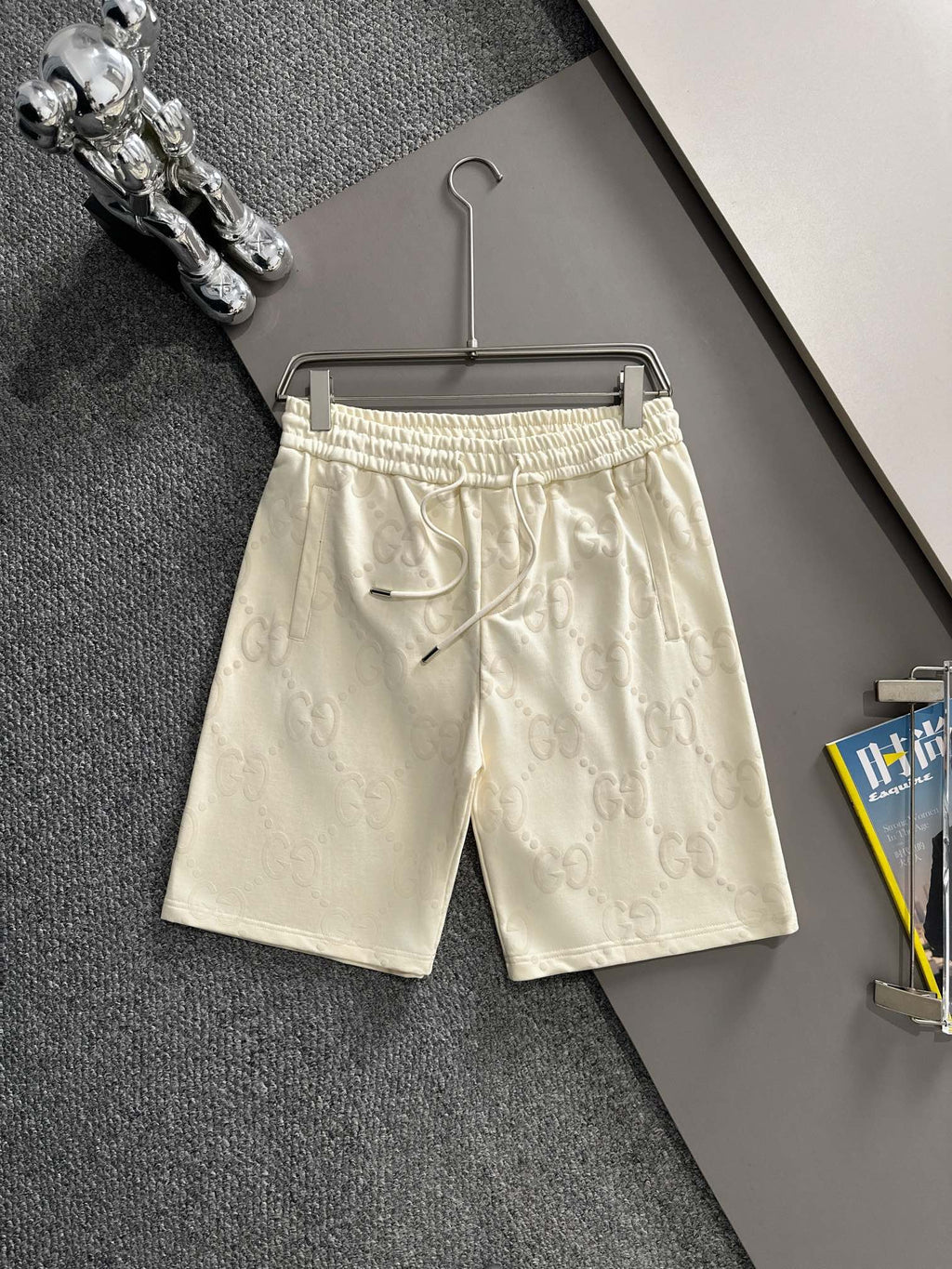 Gucci shorts with back patch pocked
