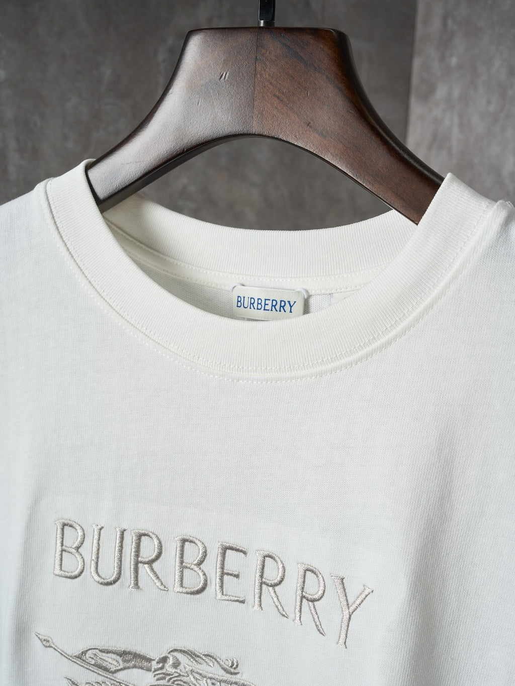 Burberry embroidered T-Shirt