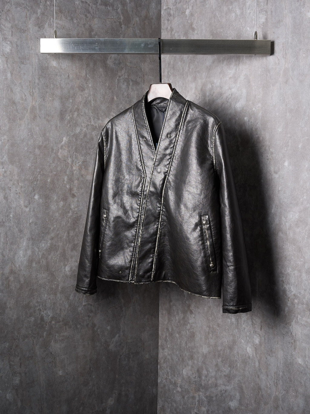 LV/Louis Vuitton Four-Corner V-Neck Diagonal Zipper Distressed Leather Jacket