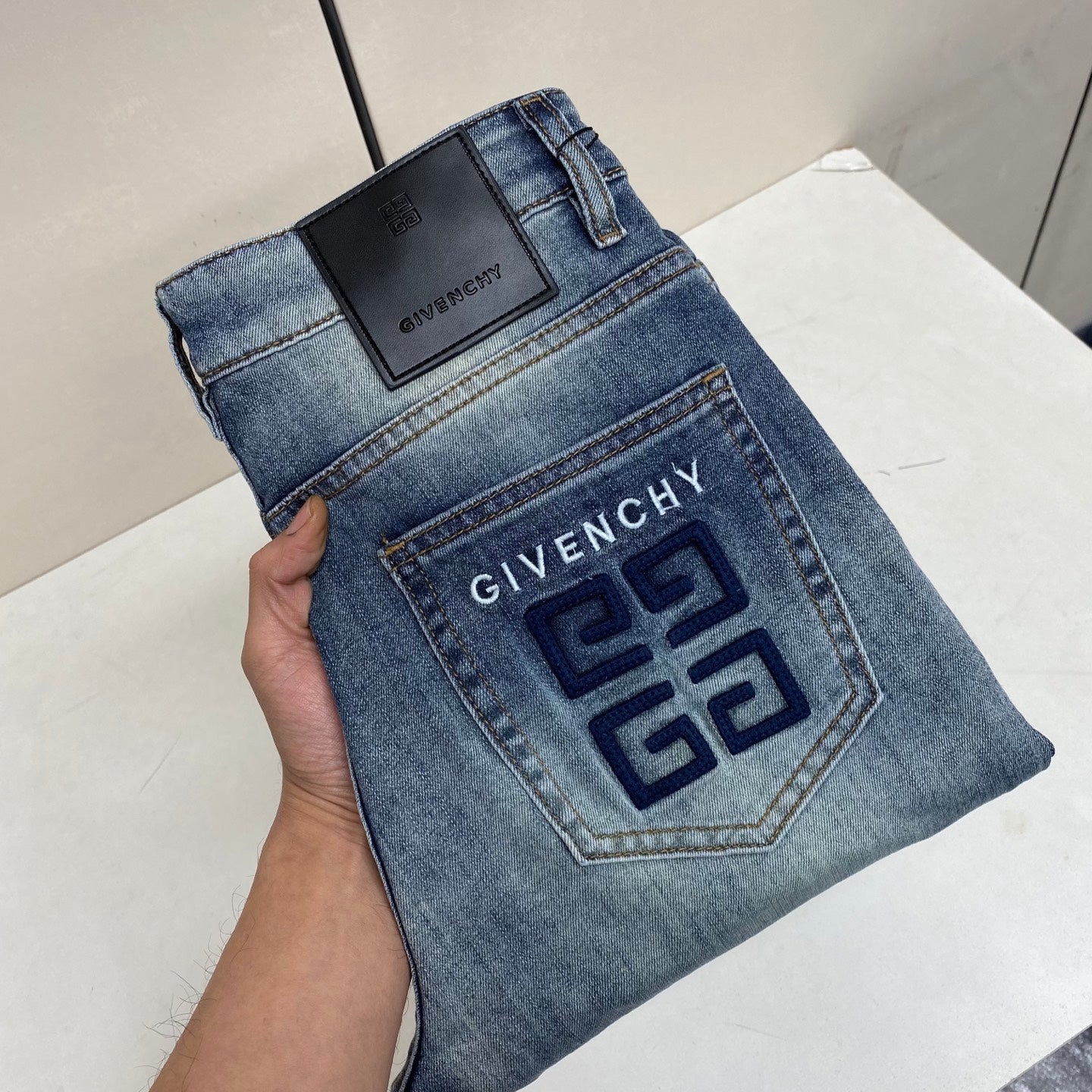 Givenchy Denim Slim Fit Straight Leg Jesns