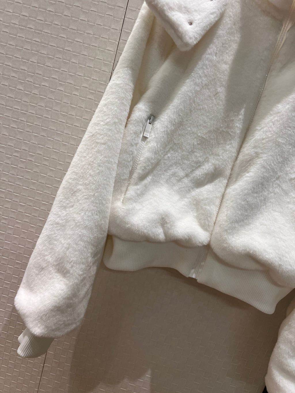 Women's ALO furry Hooded Short Jacket