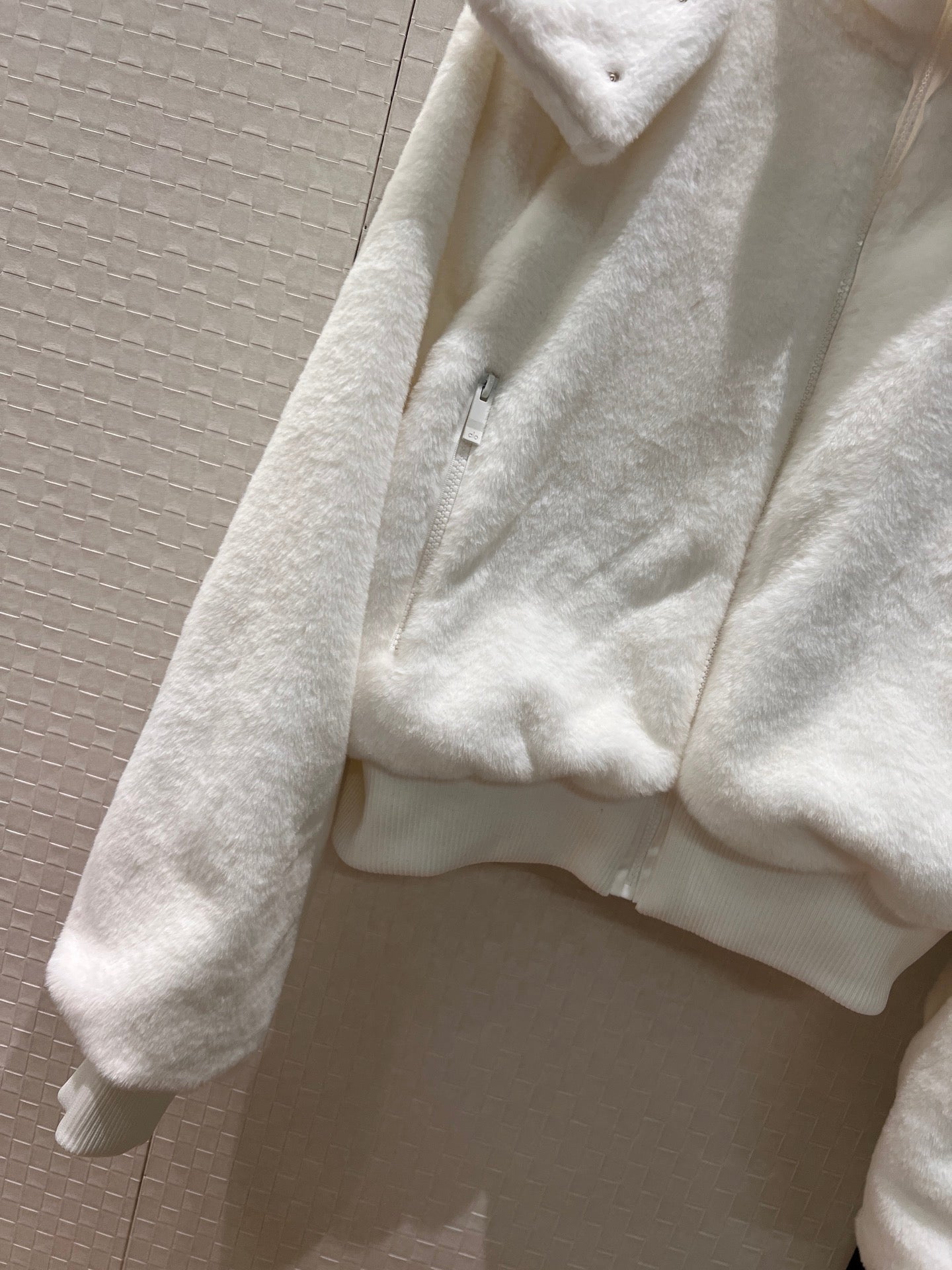 Women's ALO furry Hooded Short Jacket