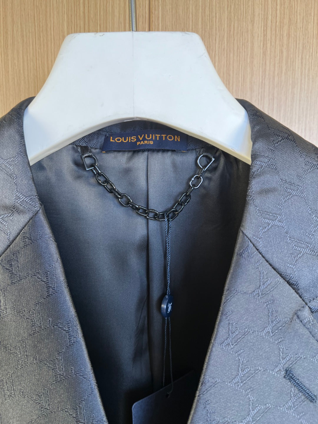 LV Suit