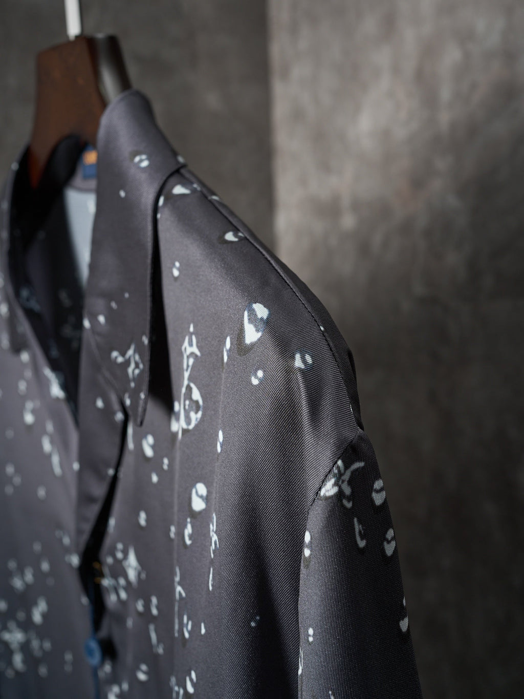 LV MONOGRAM Full-Panel Raindrop Print Mulberry Silk Short-Sleeve Shirt