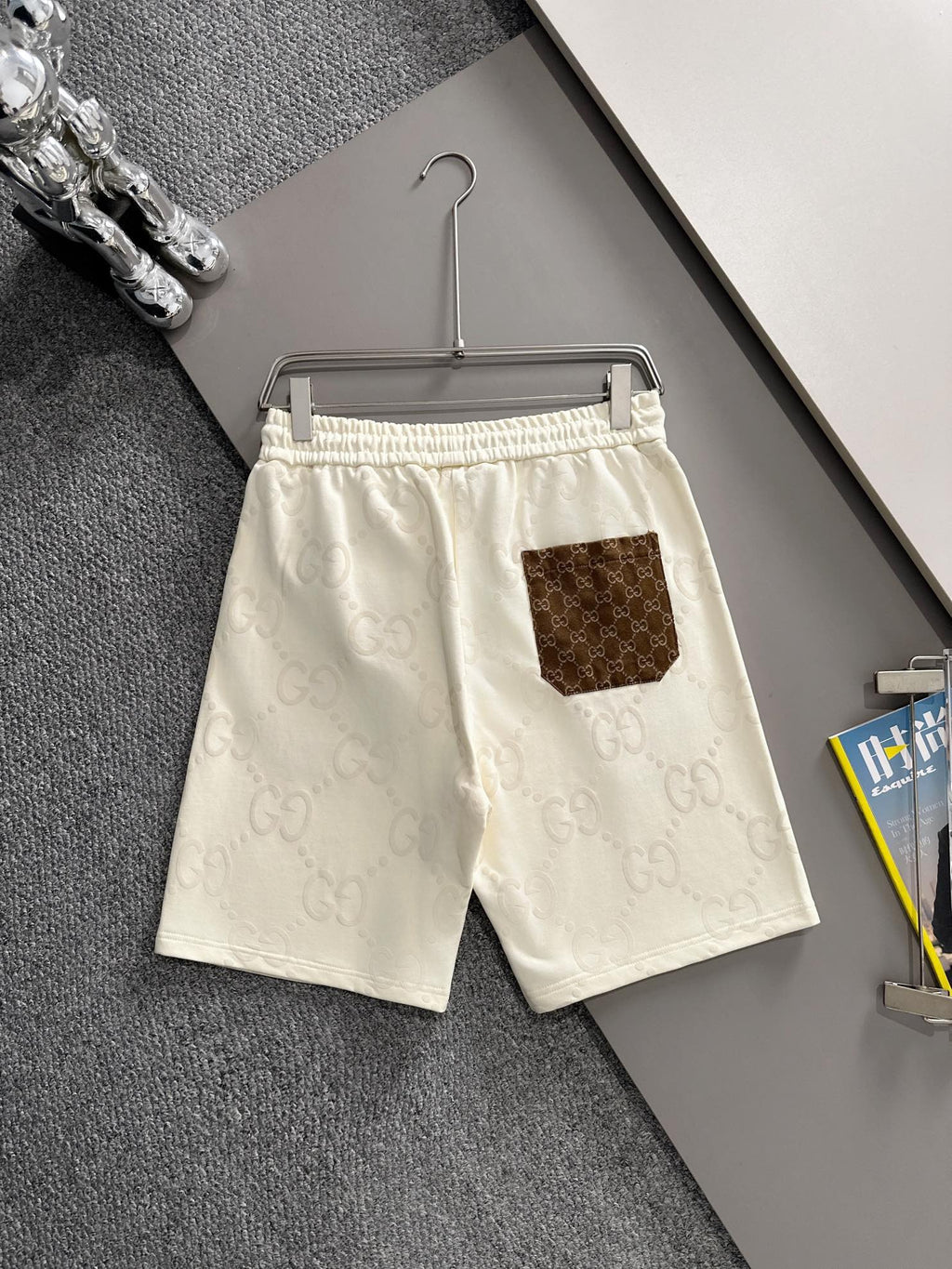 Gucci shorts with back patch pocked