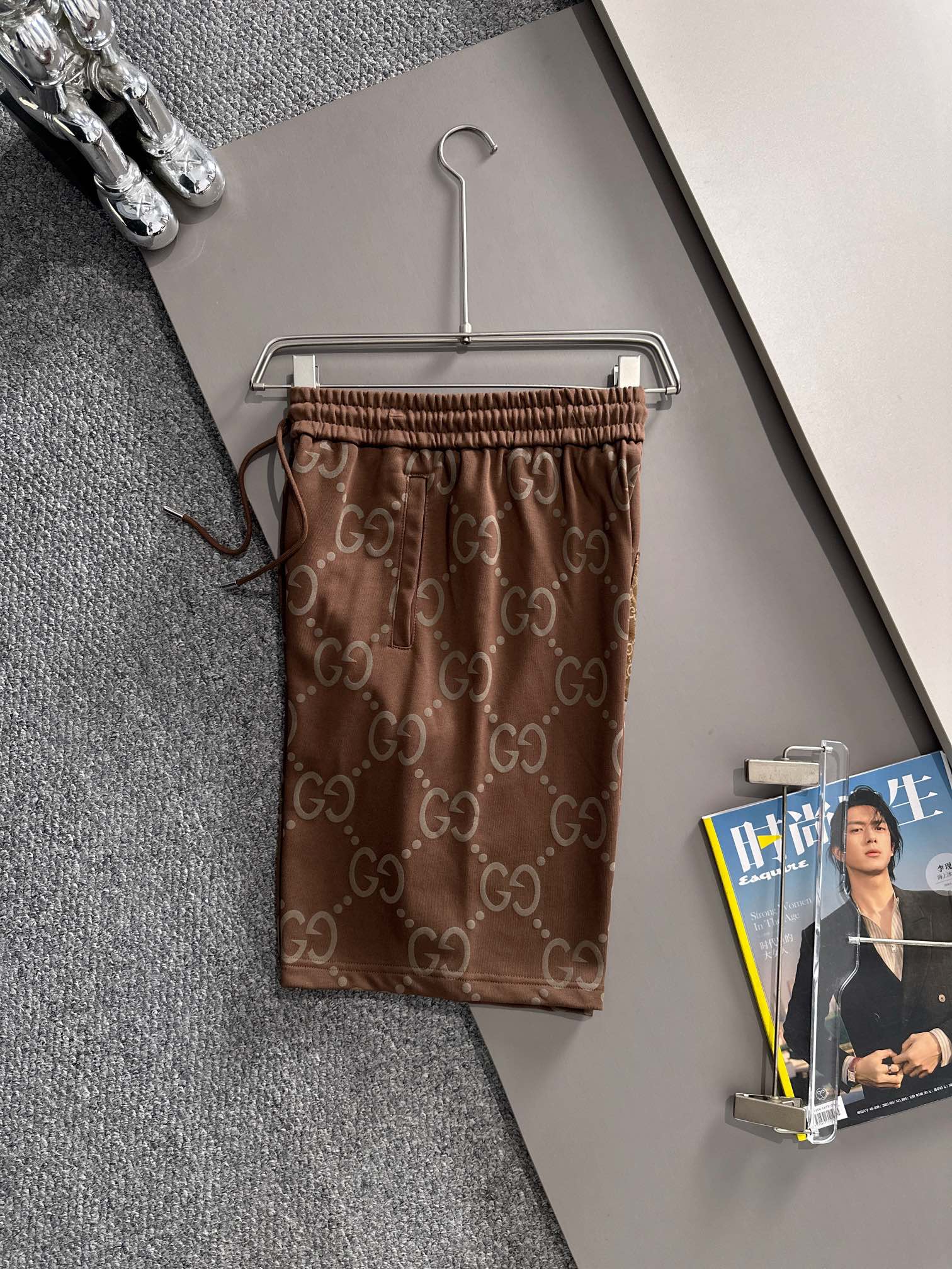 Gucci shorts with back patch pocked