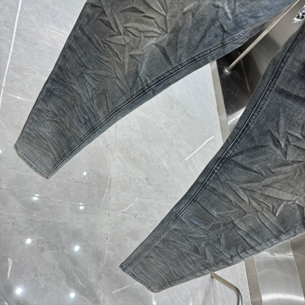 Valabasas Distressed Jeans
