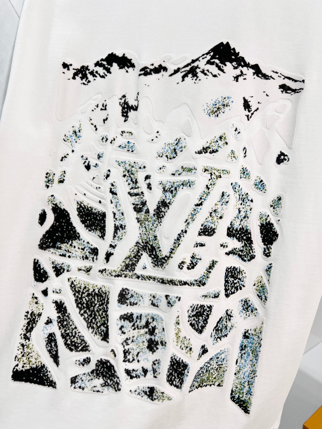 LV 3D ski mountain foam flock T shirt