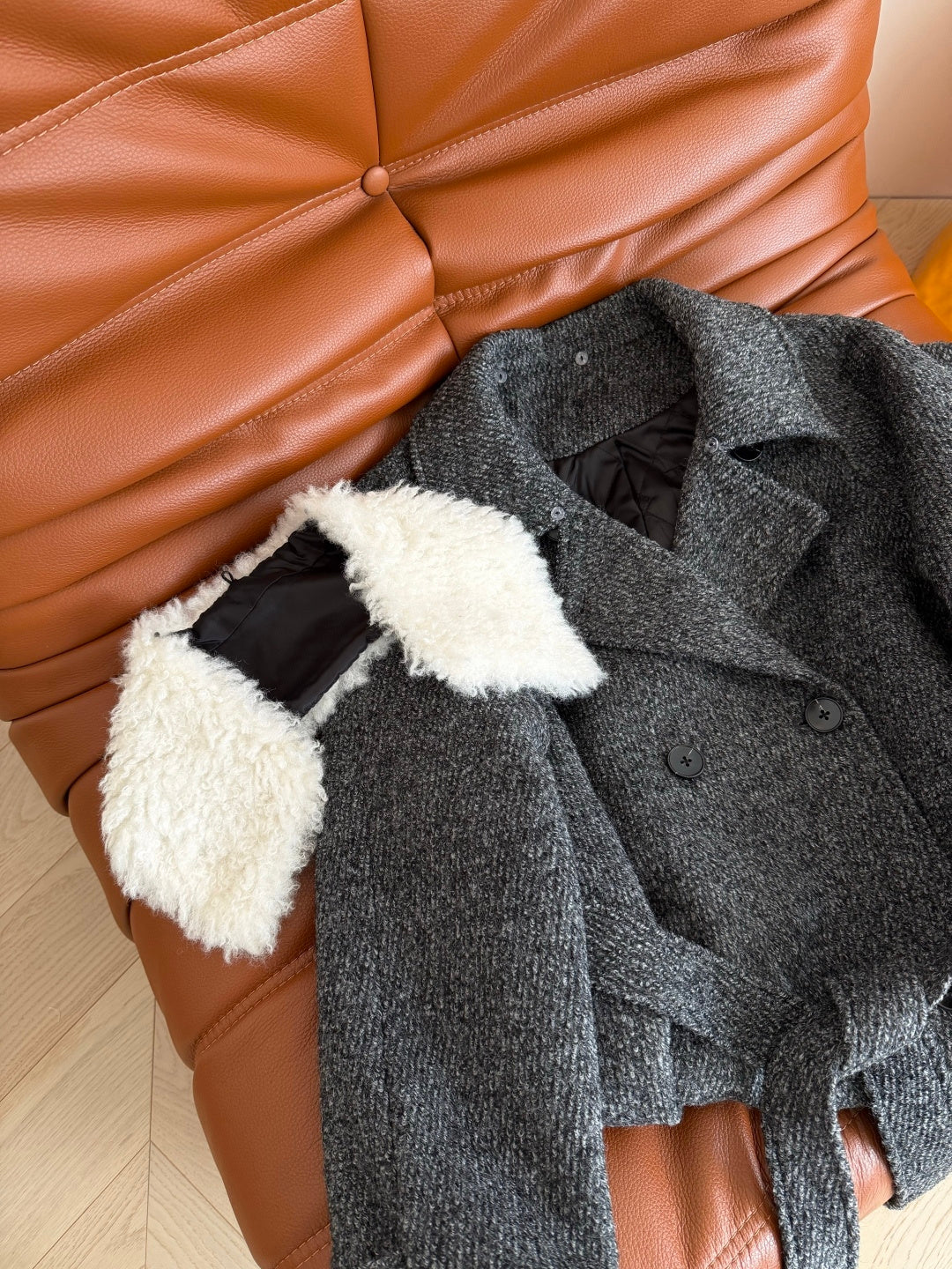 Women's Coat w detachable Fur Collar