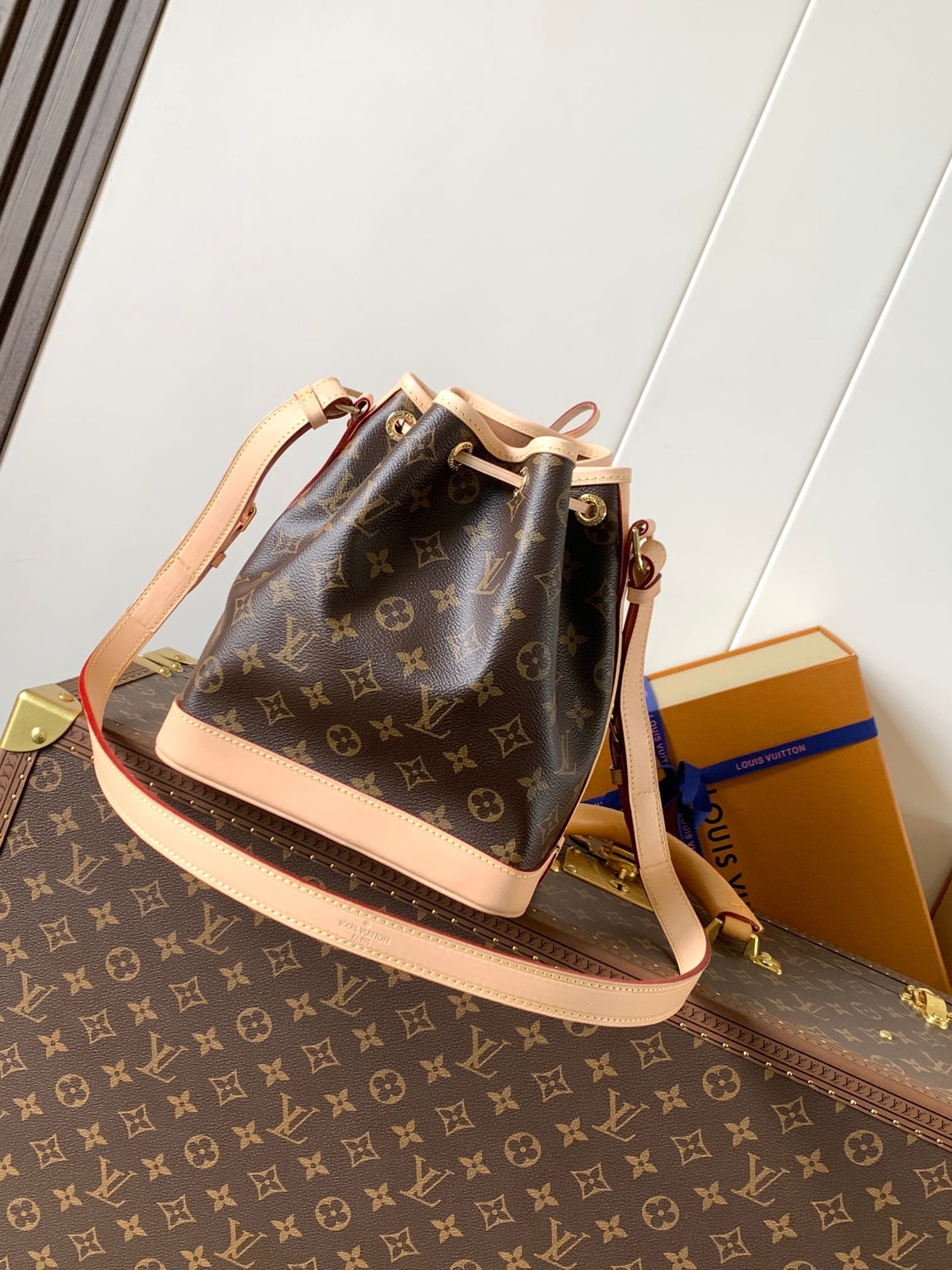LV Noé Bucket Bag