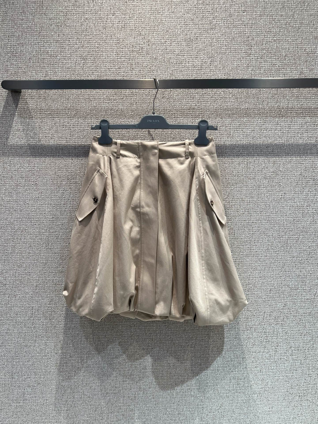 Lowe Mid Skirt W/Tulip Shape Cut