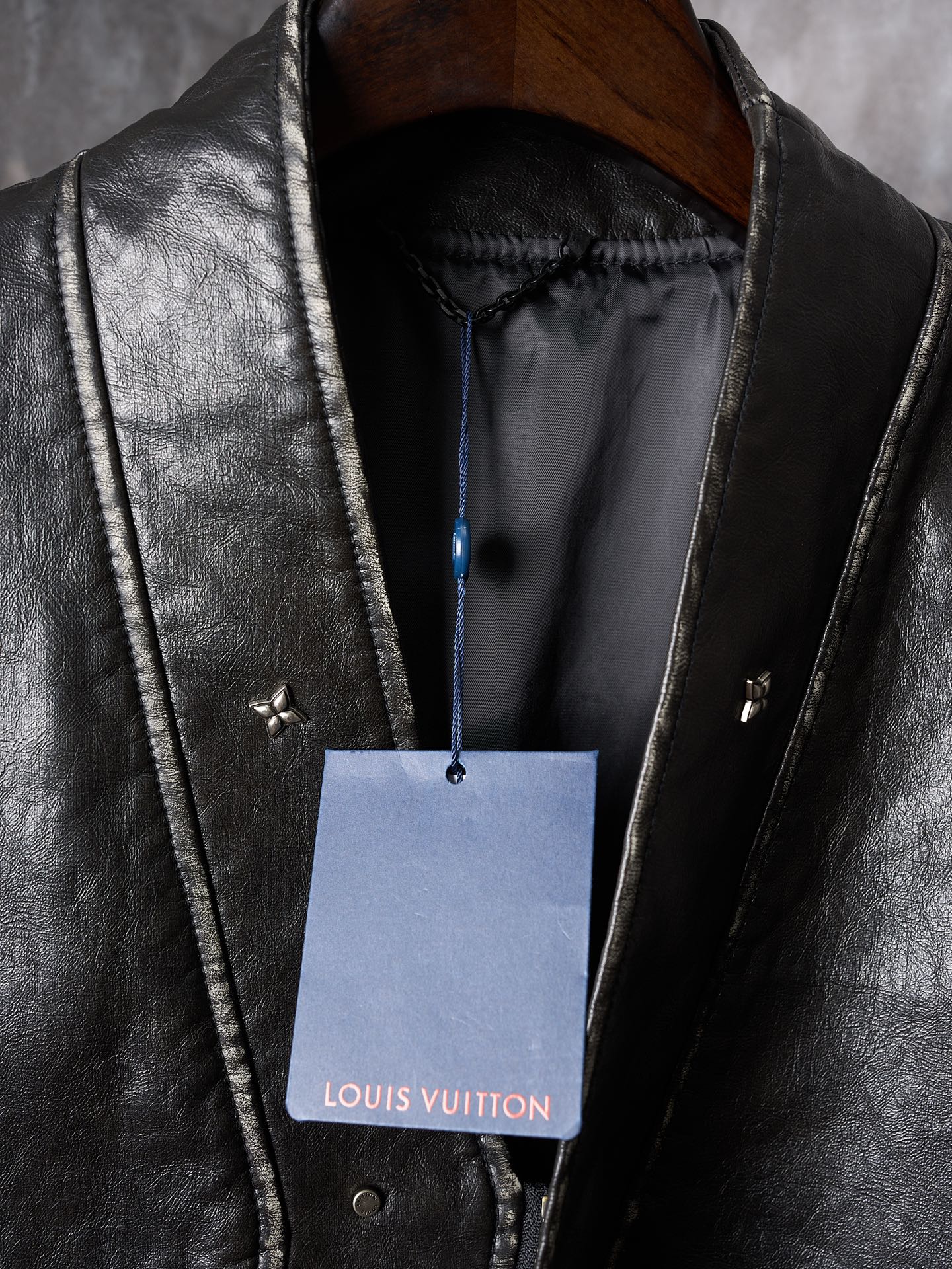 LV/Louis Vuitton Four-Corner V-Neck Diagonal Zipper Distressed Leather Jacket