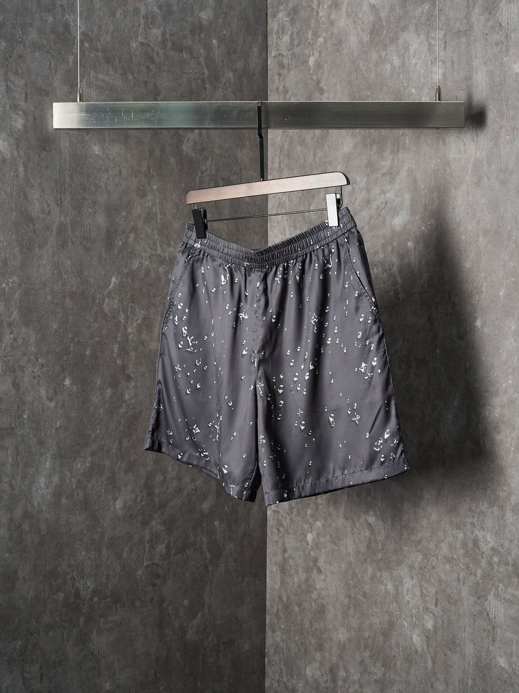 LV MONOGRAM Full-width Raindrop Print Mulberry Silk Shorts