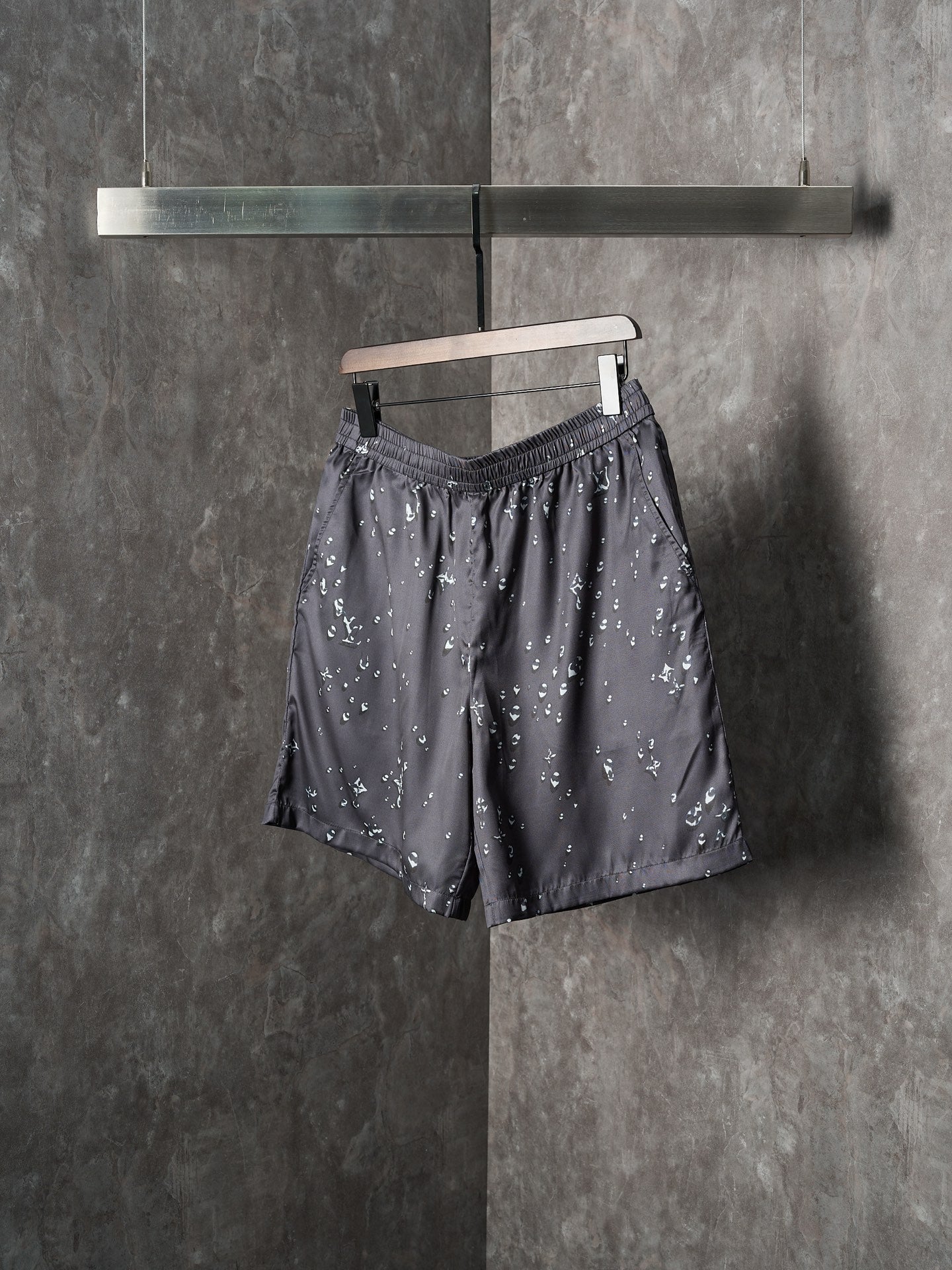 LV MONOGRAM Full-width Raindrop Print Mulberry Silk Shorts