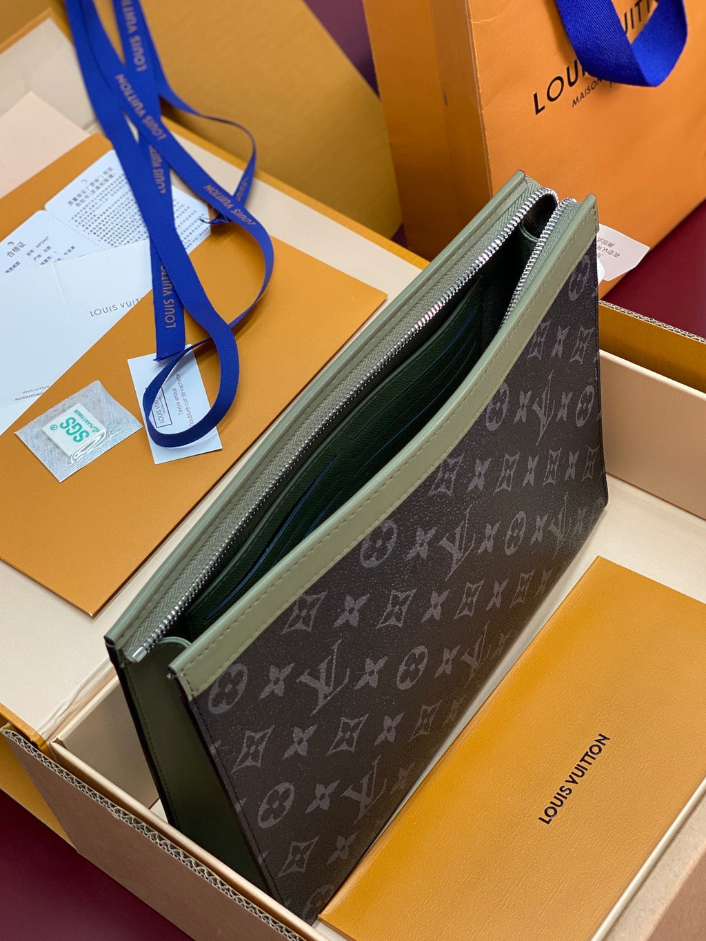 LV Pochette Voyage Clutch