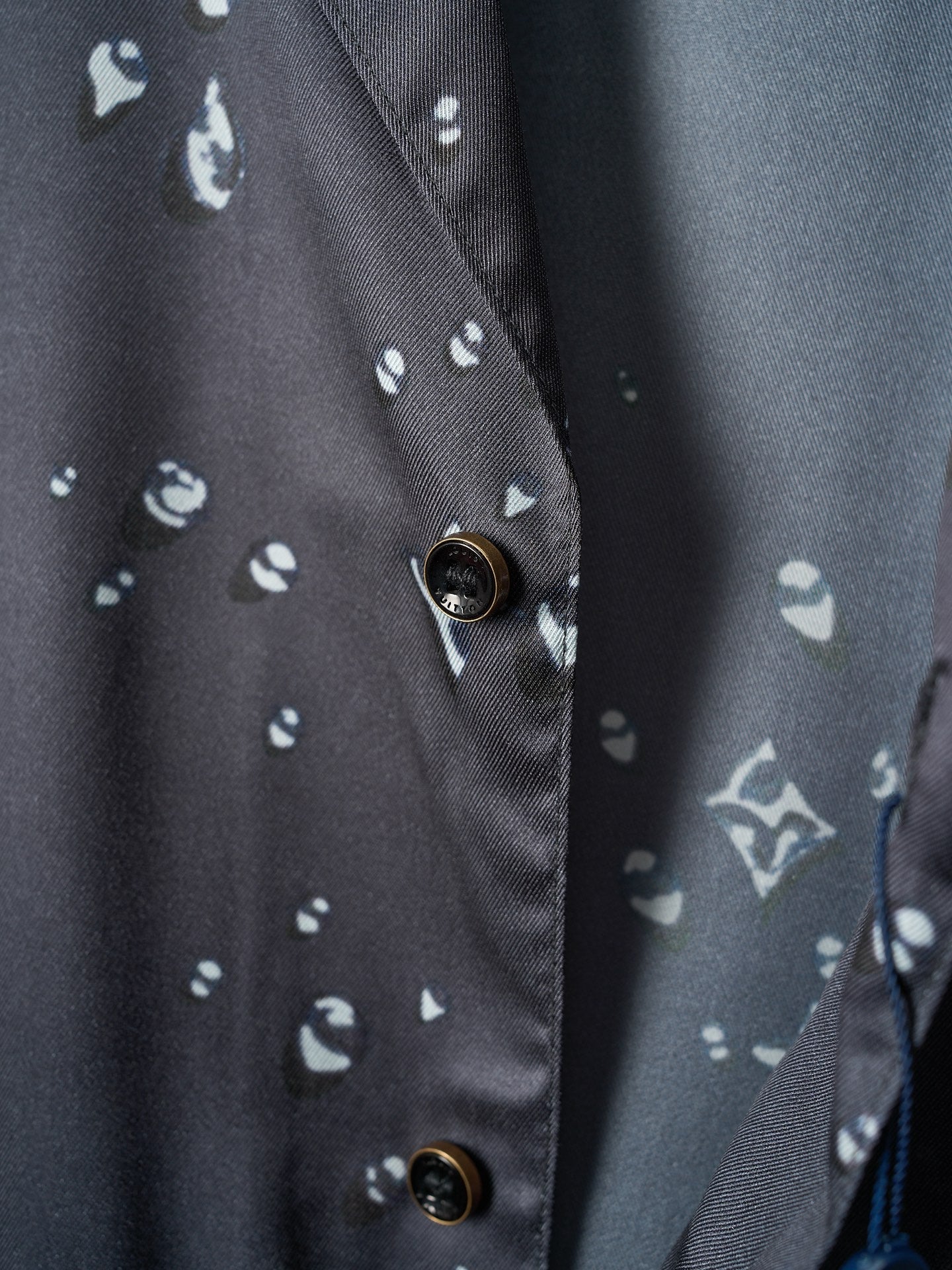 LV MONOGRAM Full-Panel Raindrop Print Mulberry Silk Short-Sleeve Shirt