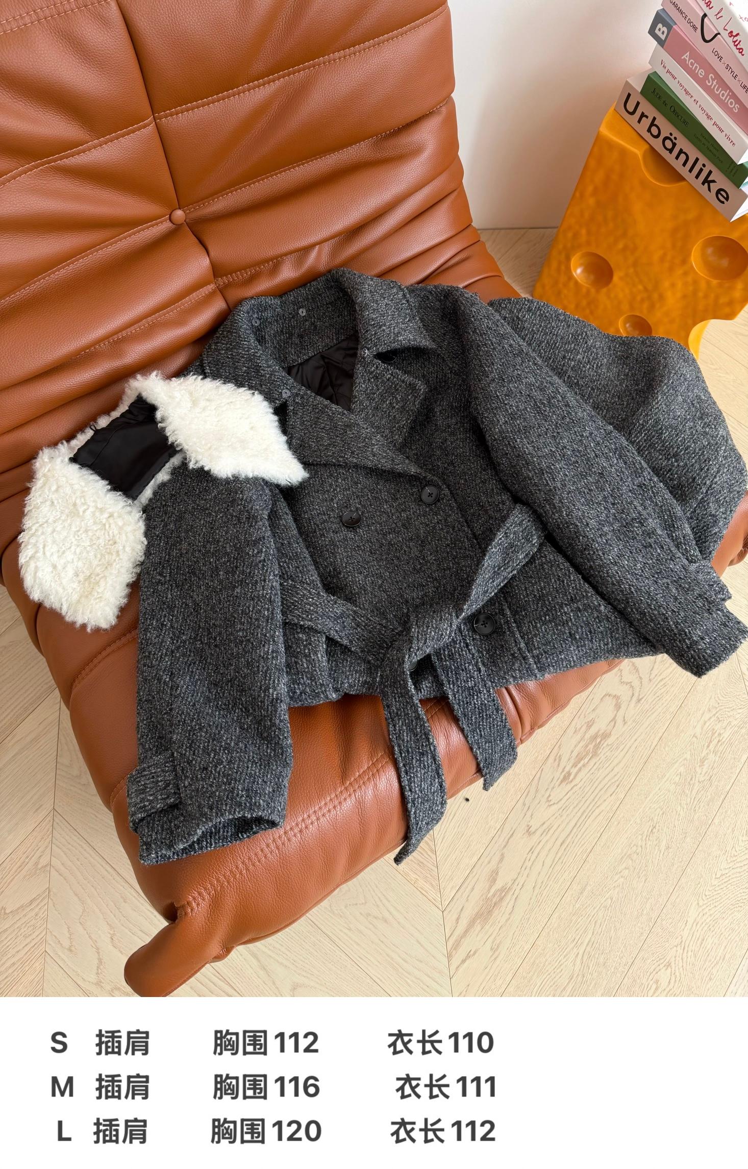 Women's Coat w detachable Fur Collar
