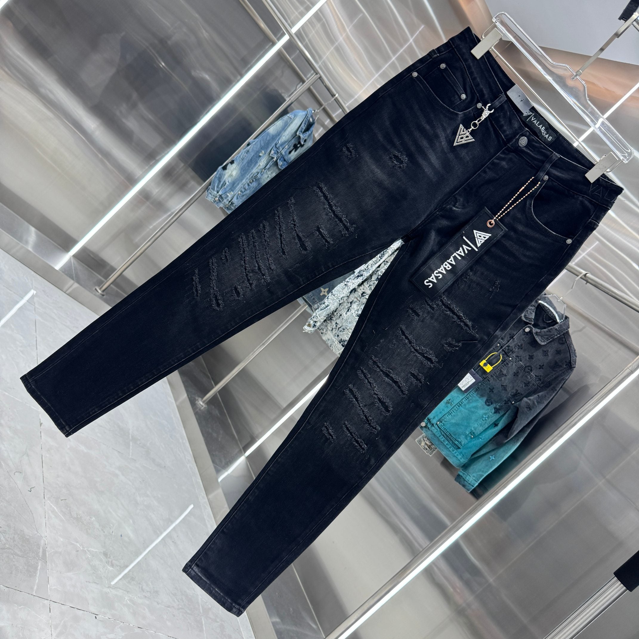 Valabasas Distressed Jeans
