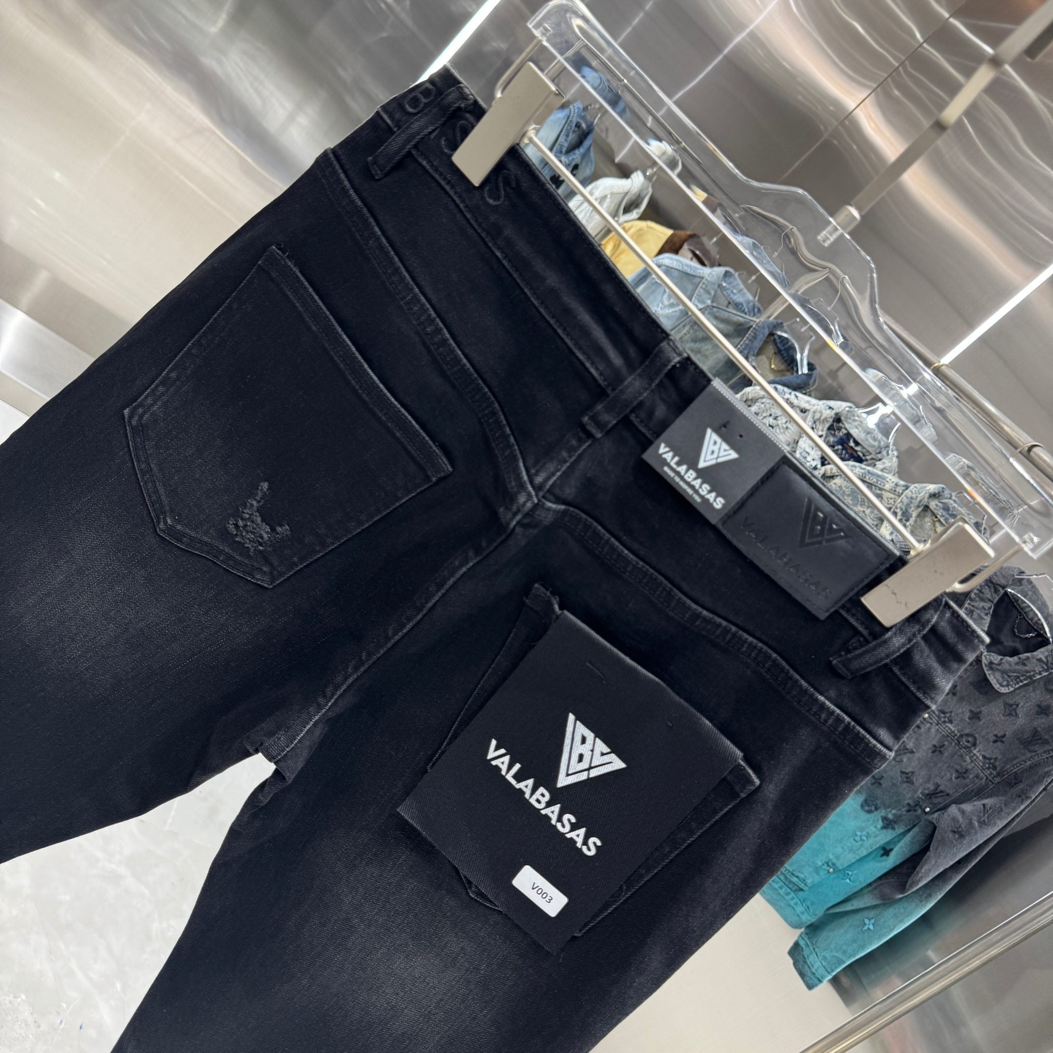 Valabasas Distressed Jeans