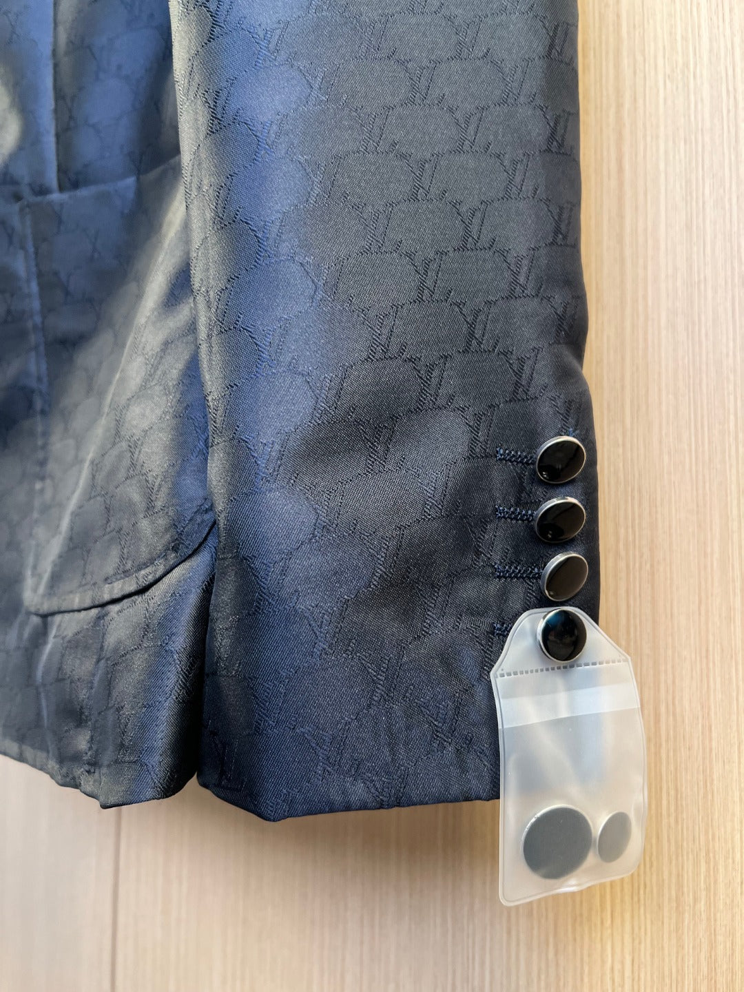 LV Suit