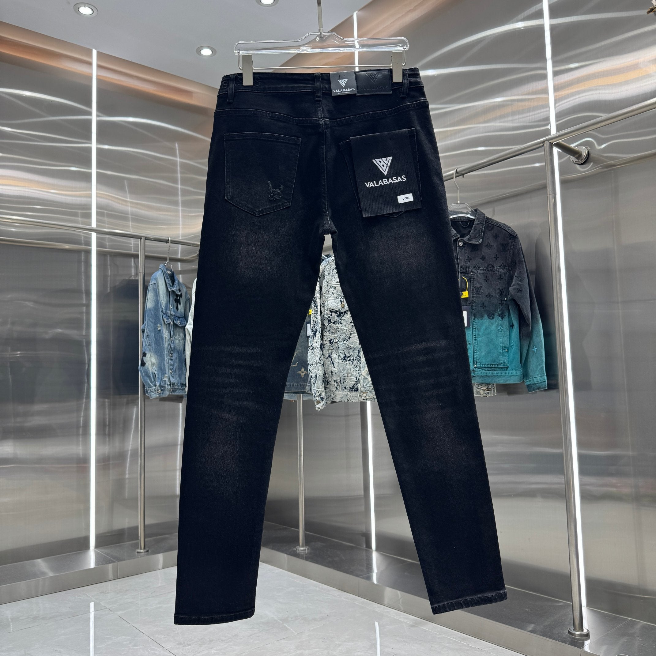 Valabasas Distressed Jeans