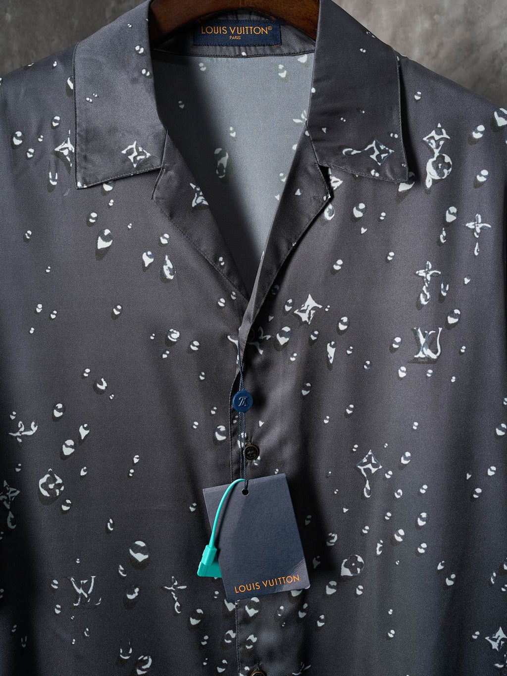 LV MONOGRAM Full-Panel Raindrop Print Mulberry Silk Short-Sleeve Shirt